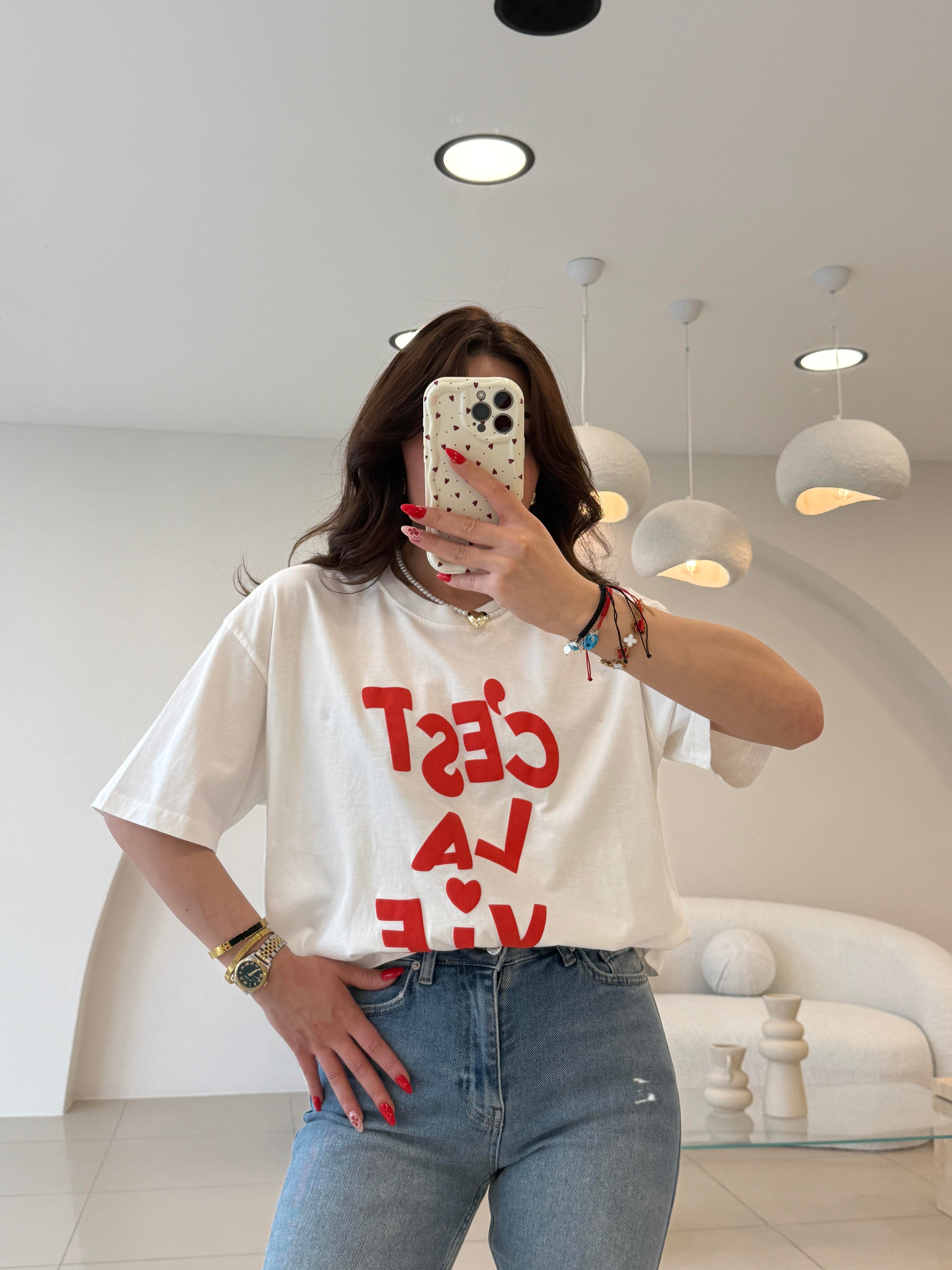 ÖNÜ YAZILI TSHIRT