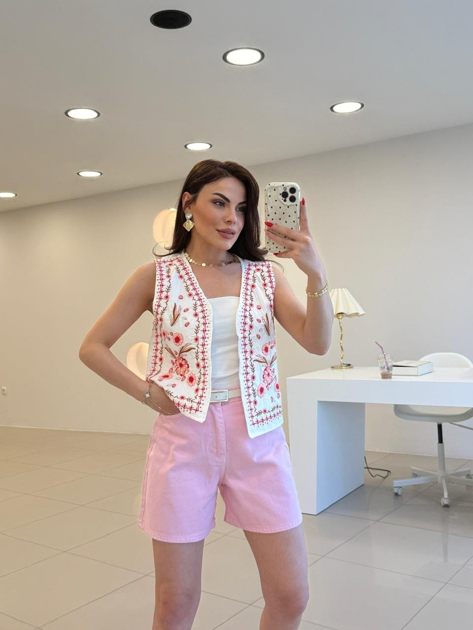 PEMBE NAKIŞ İŞLEMELİ YELEK