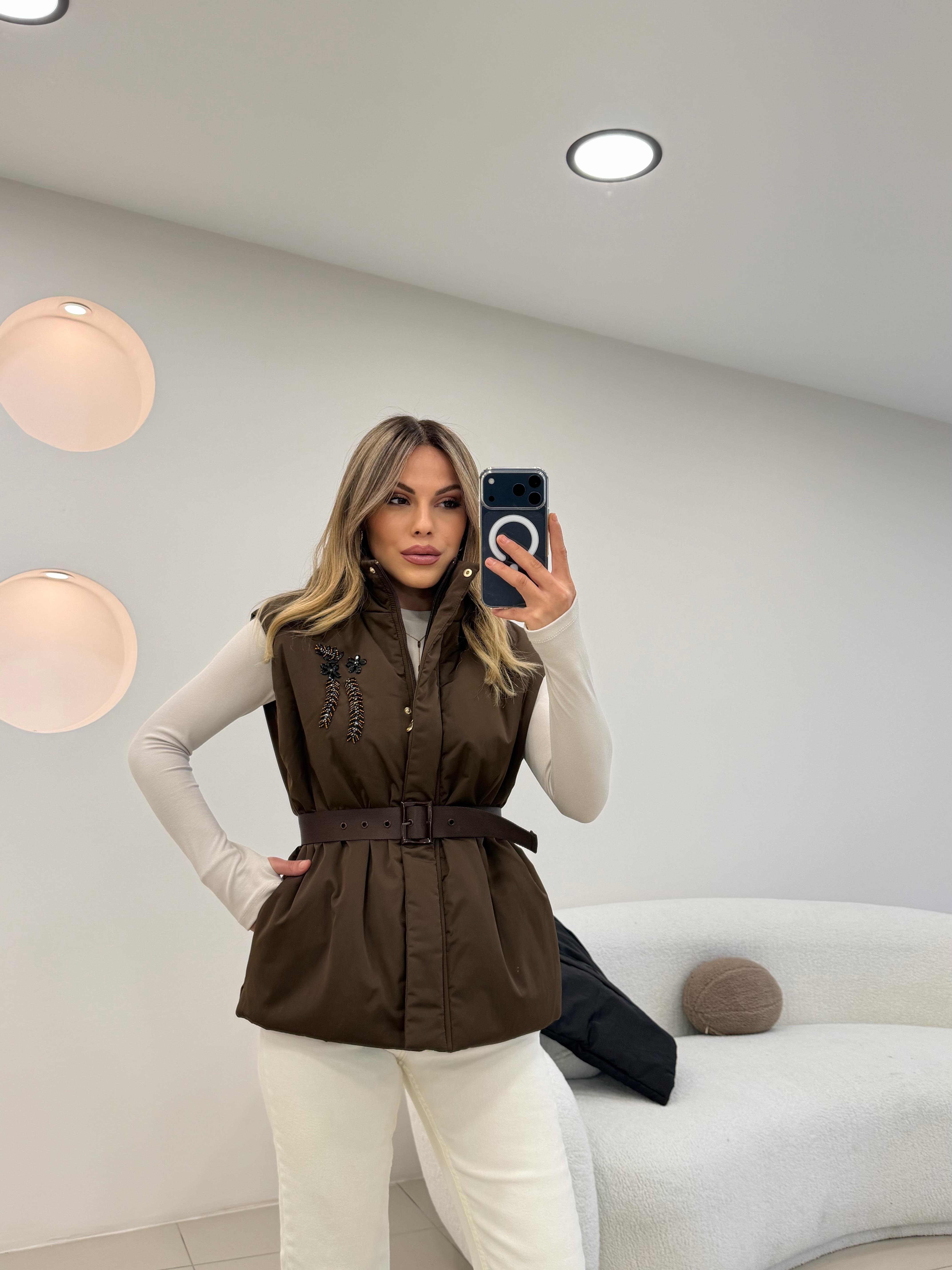 PREMİUM SERİ TAŞ İŞLEMELİ VE KEMER DETAYLI YELEK KAHVE