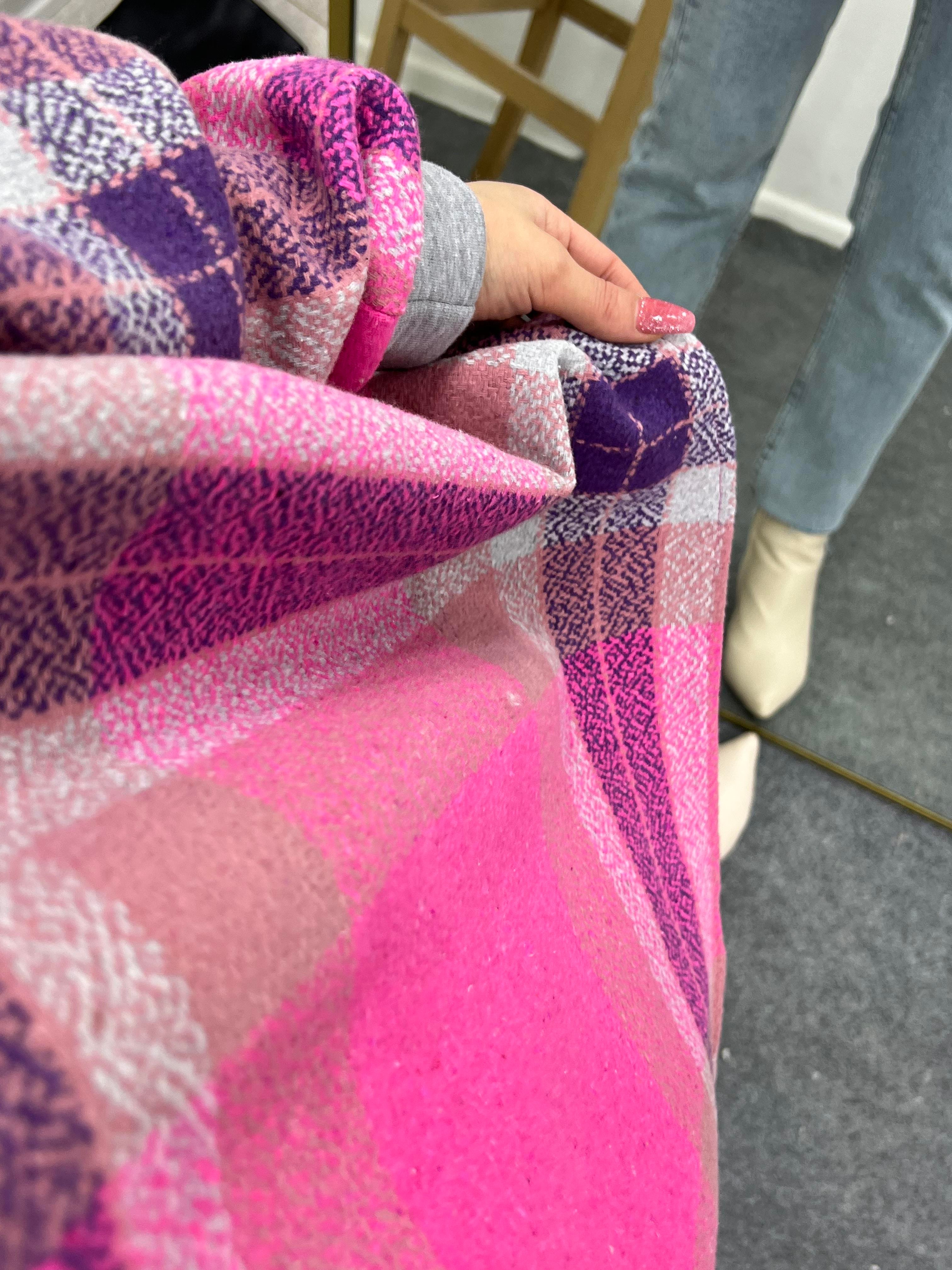 RENKLİ KAPŞONLU SWEAT