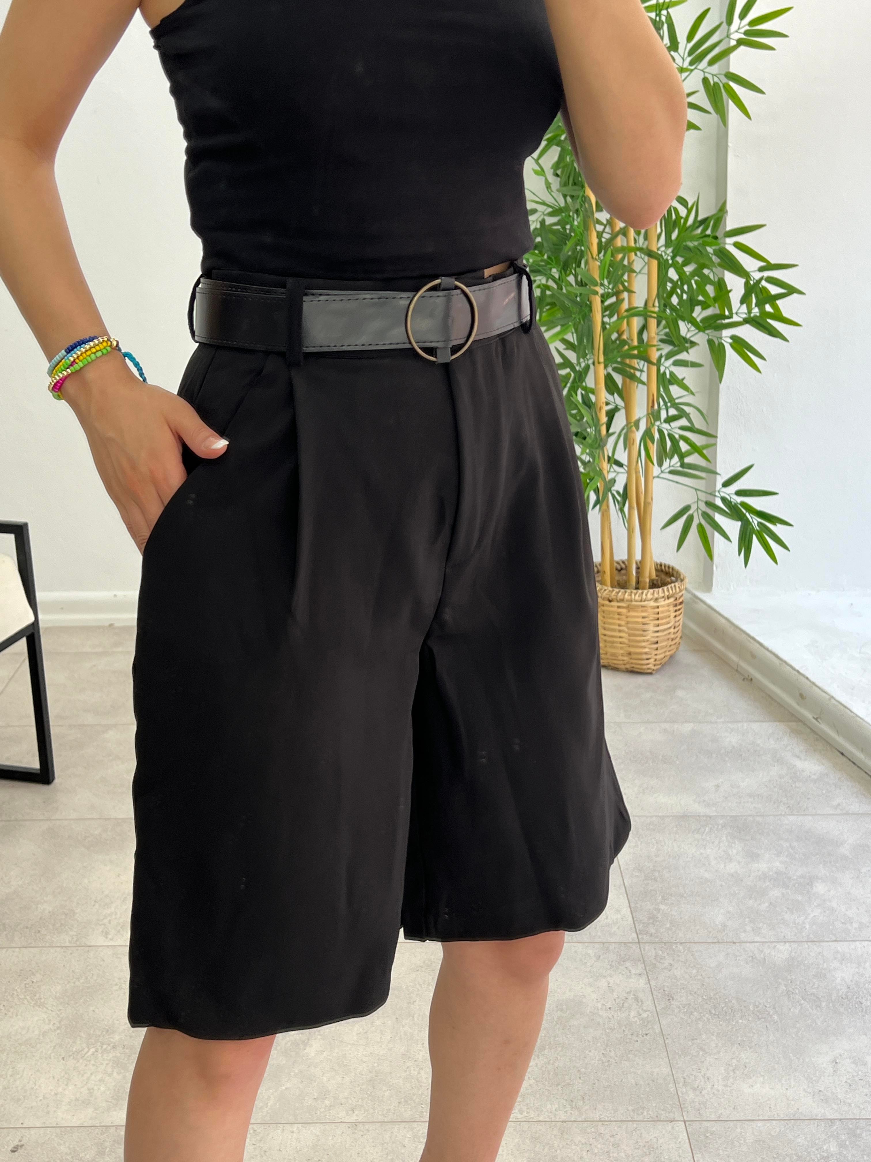 ŞEHİR BOY KEMERLİ KUMAŞ ŞORT SİYAH