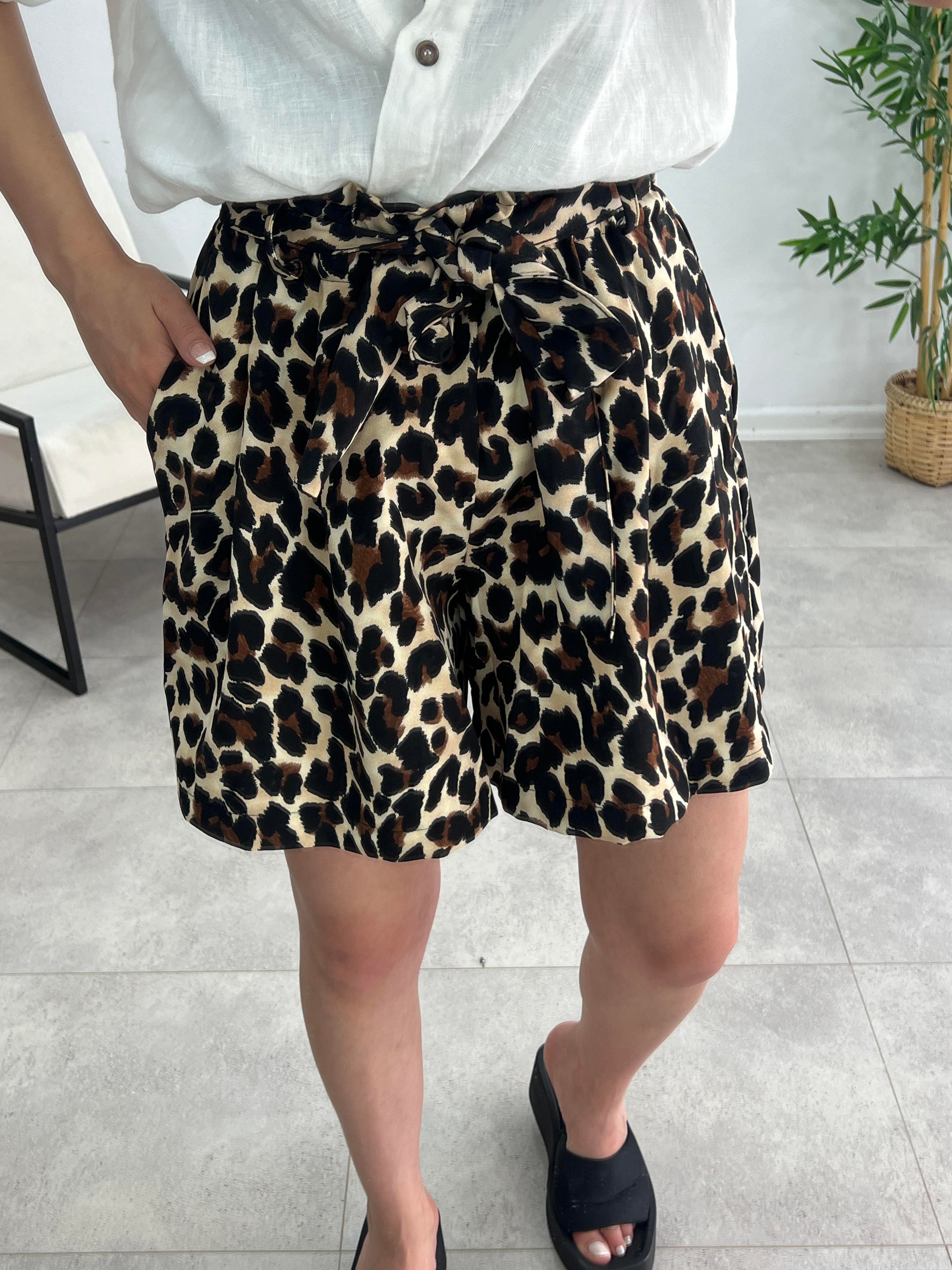 ŞEHİR BOY KUŞAKLI LEOPAR ŞORT