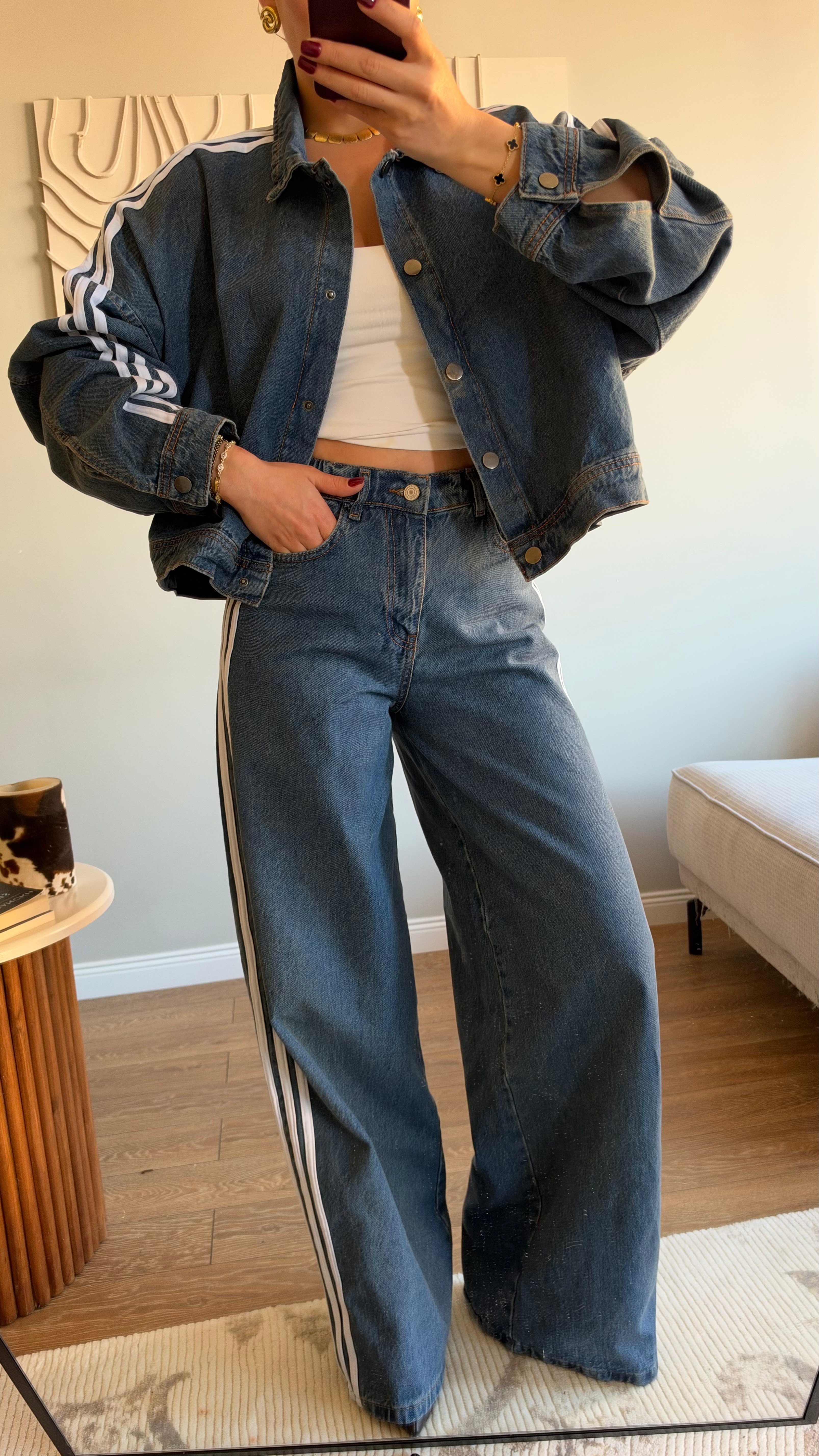 Şerit Detaylı Crop Denim Ceket ve Geniş Paça Takım