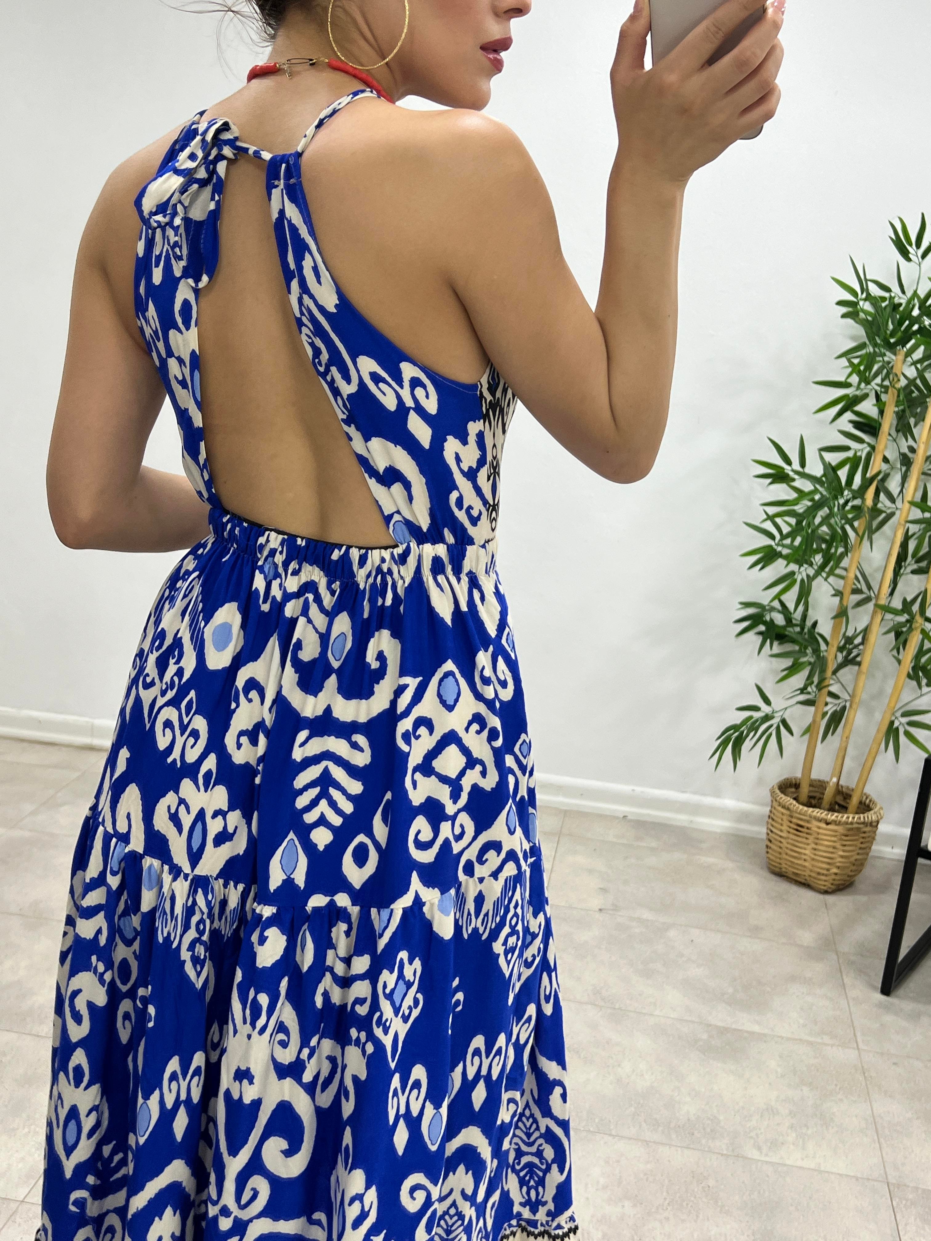 SIRT DEKOLTELİ MAVİ DESENLİ ELBİSE 