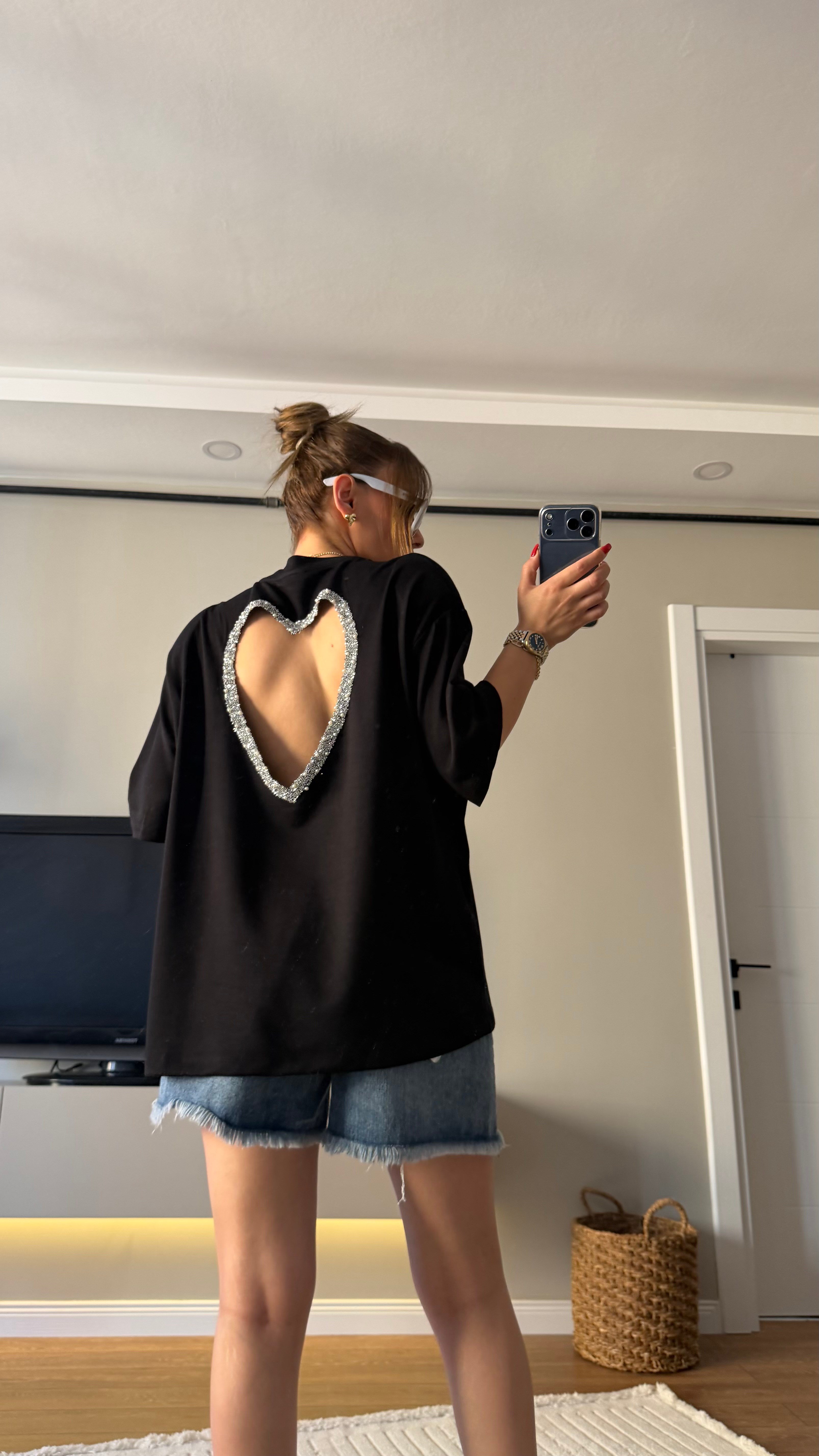 Sırt  Taş Kalp Nakışlı Vatkalı Tshirt Siyah