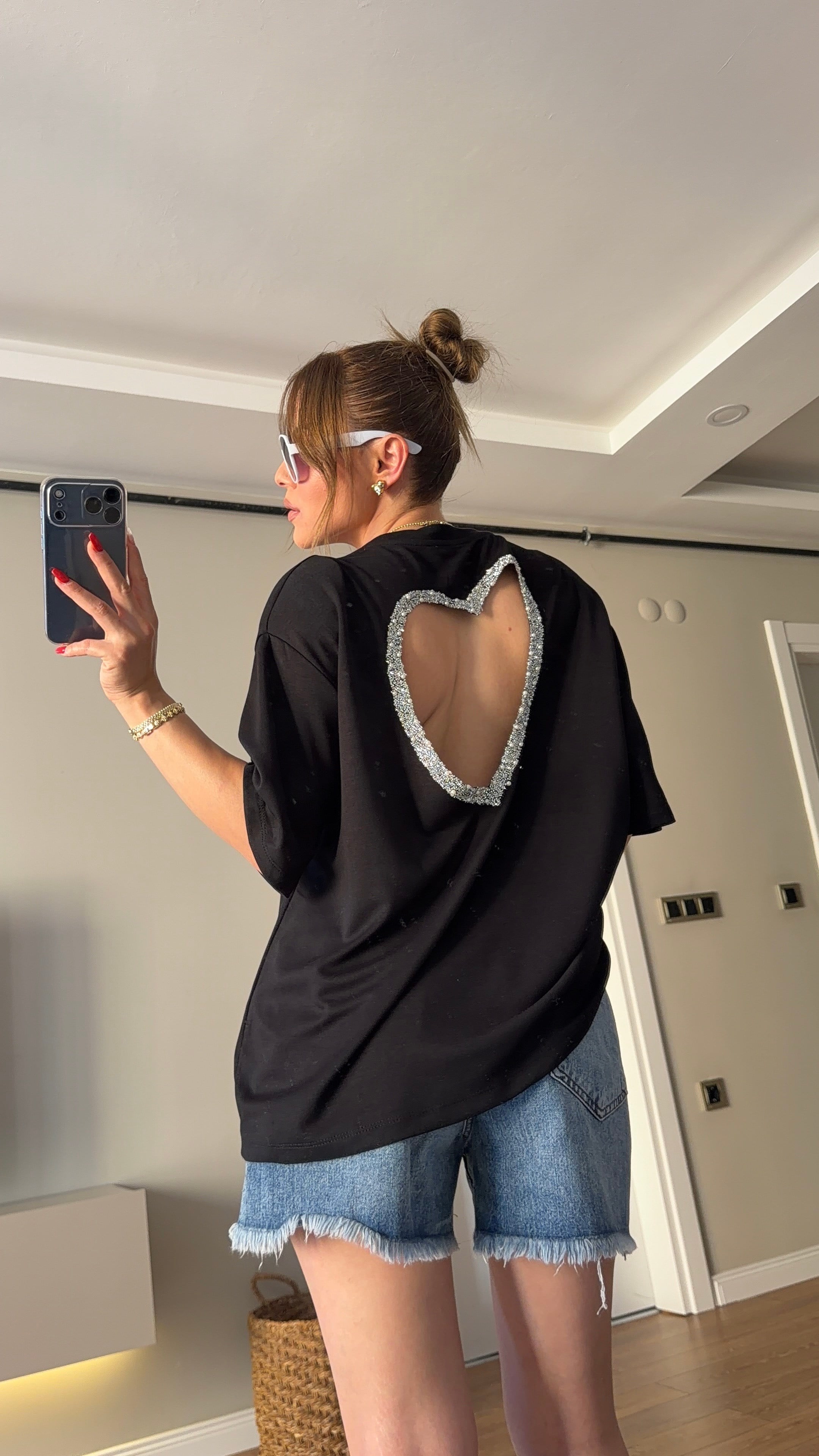 Sırt  Taş Kalp Nakışlı Vatkalı Tshirt Siyah