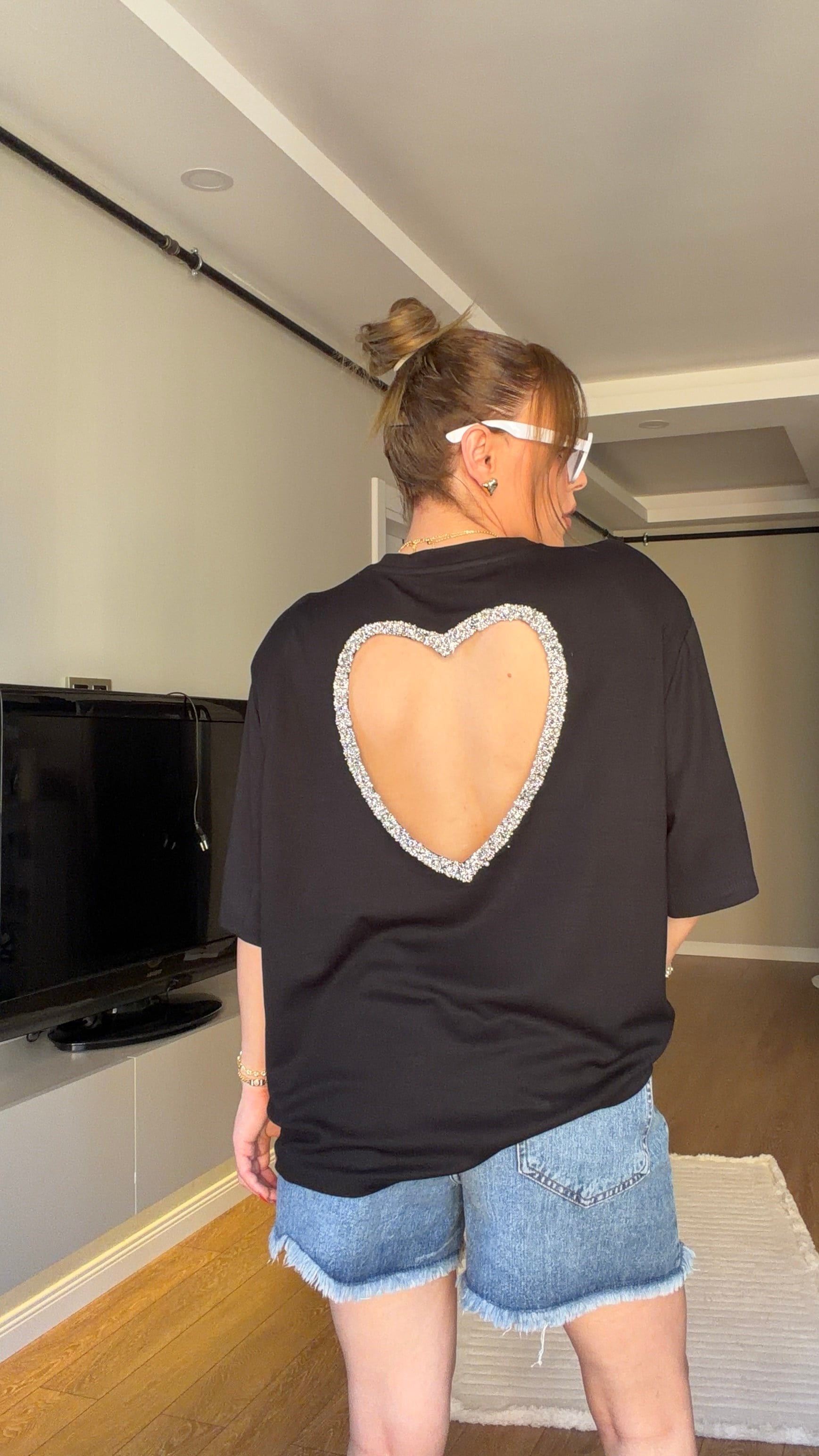 Sırt  Taş Kalp Nakışlı Vatkalı Tshirt Siyah