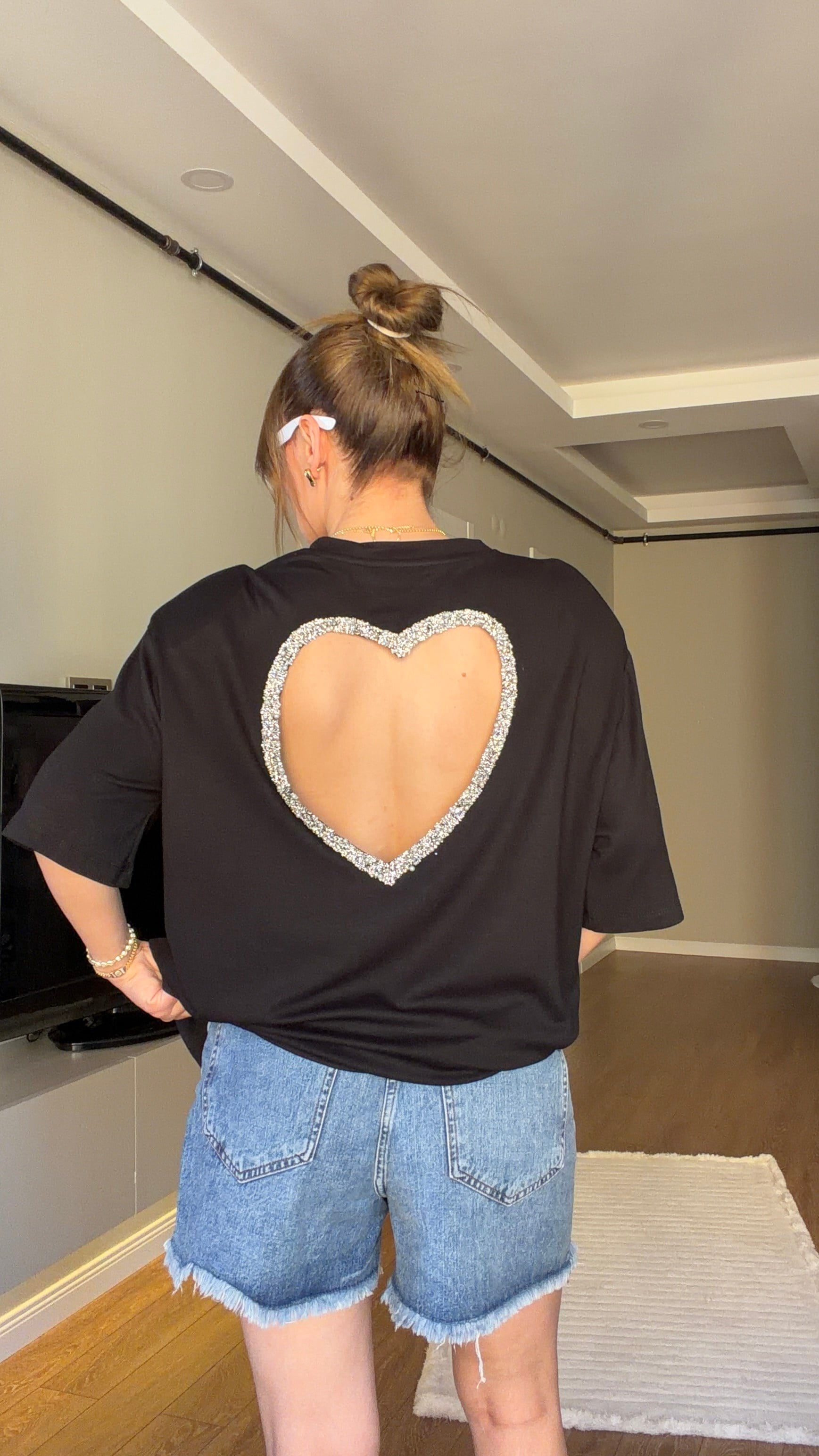 Sırt  Taş Kalp Nakışlı Vatkalı Tshirt Siyah