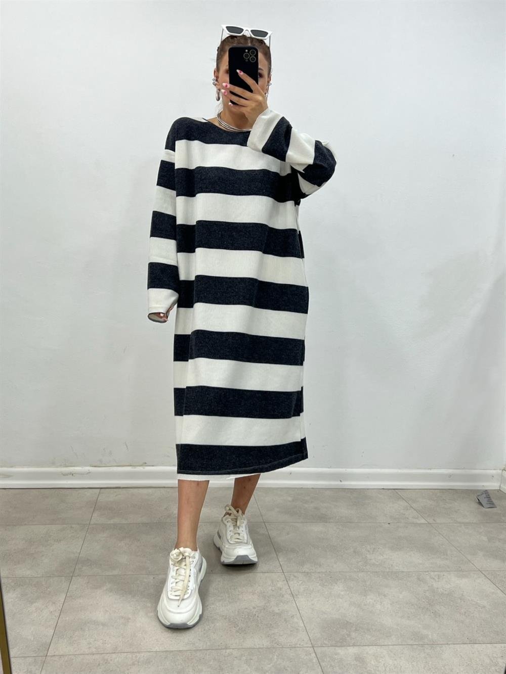 SİYAH ÇİZGİLİ TRİKO ELBİSE