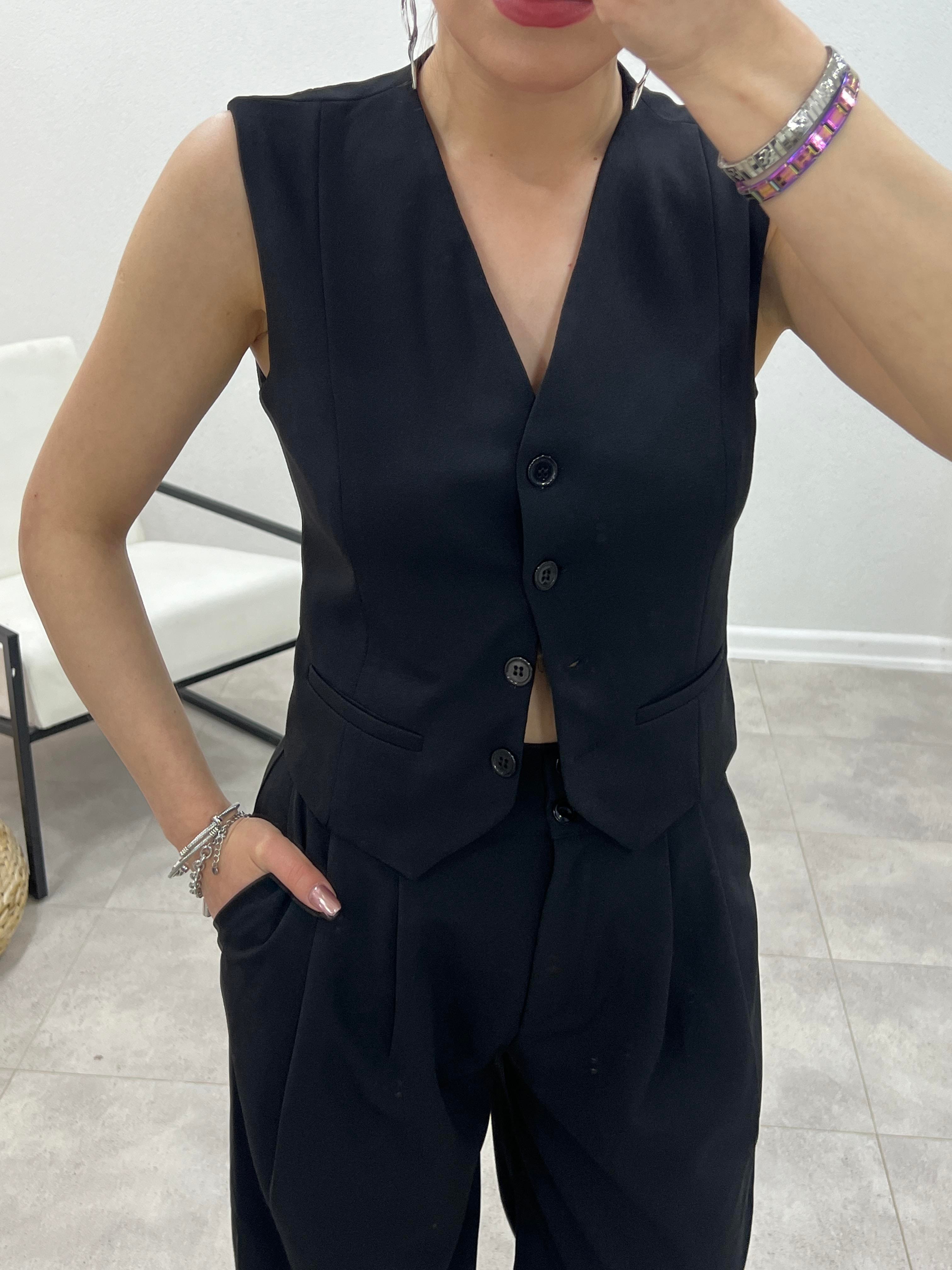 SİYAH DÜĞMELİ YELEK