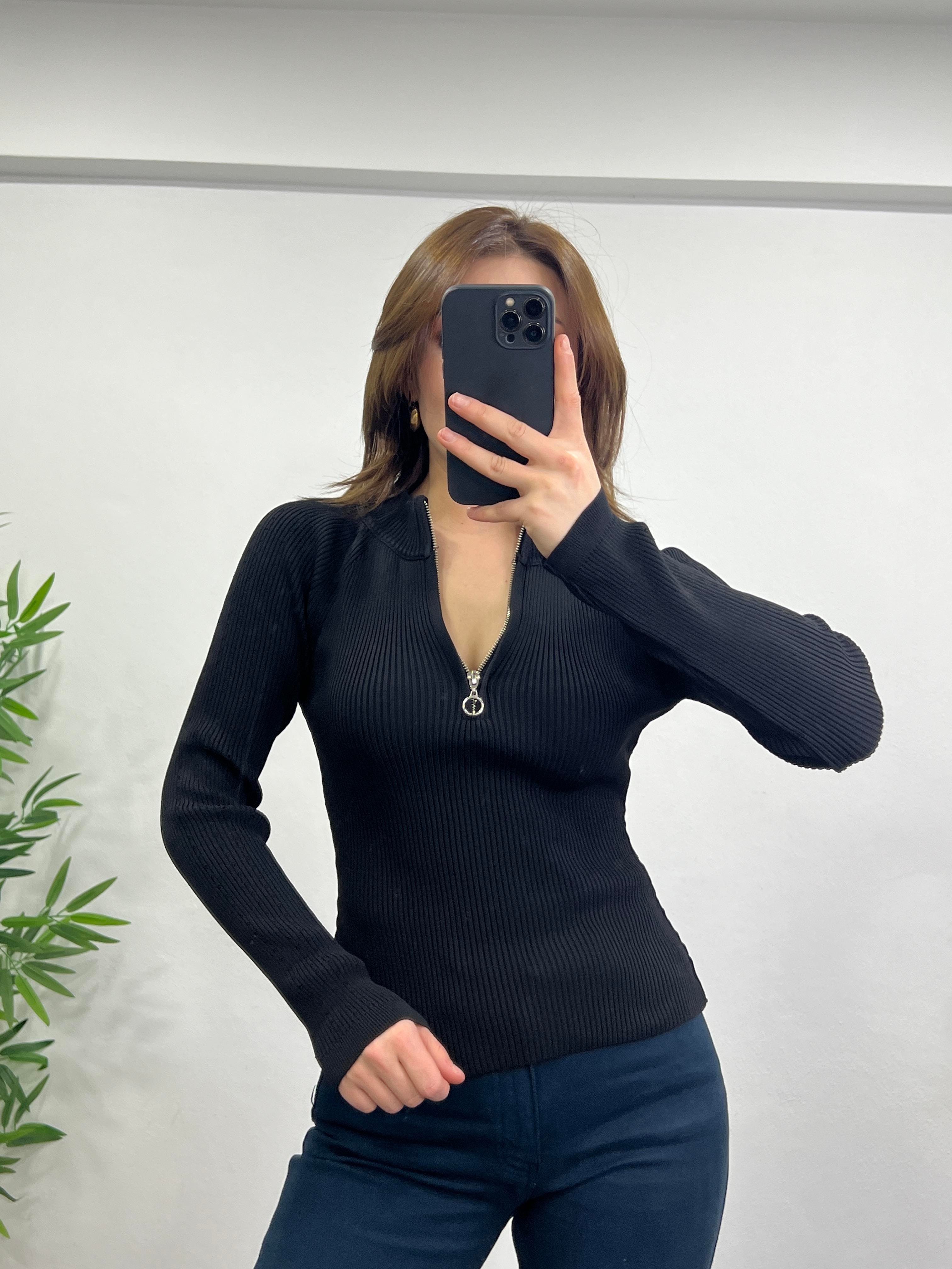 SİYAH FERMUARLI TRİKO