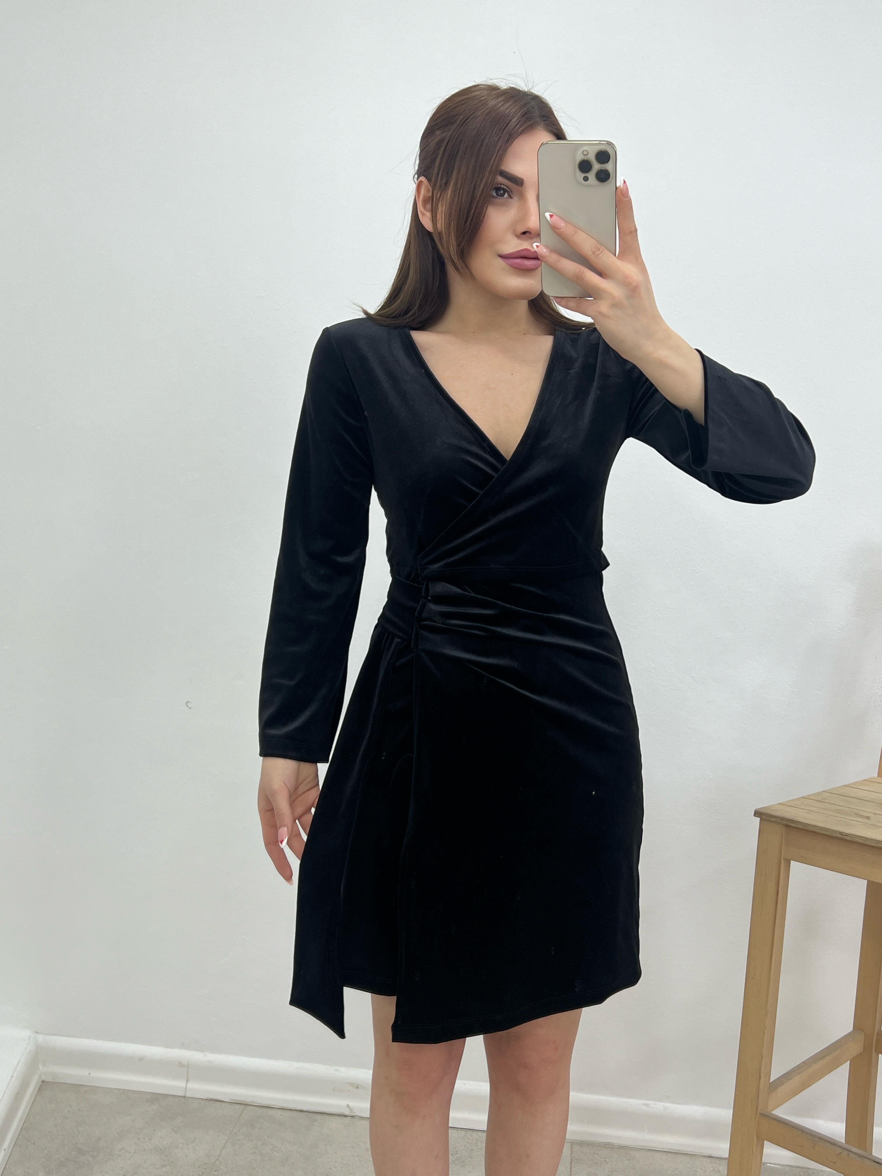 SİYAH KADİFE ELBİSE