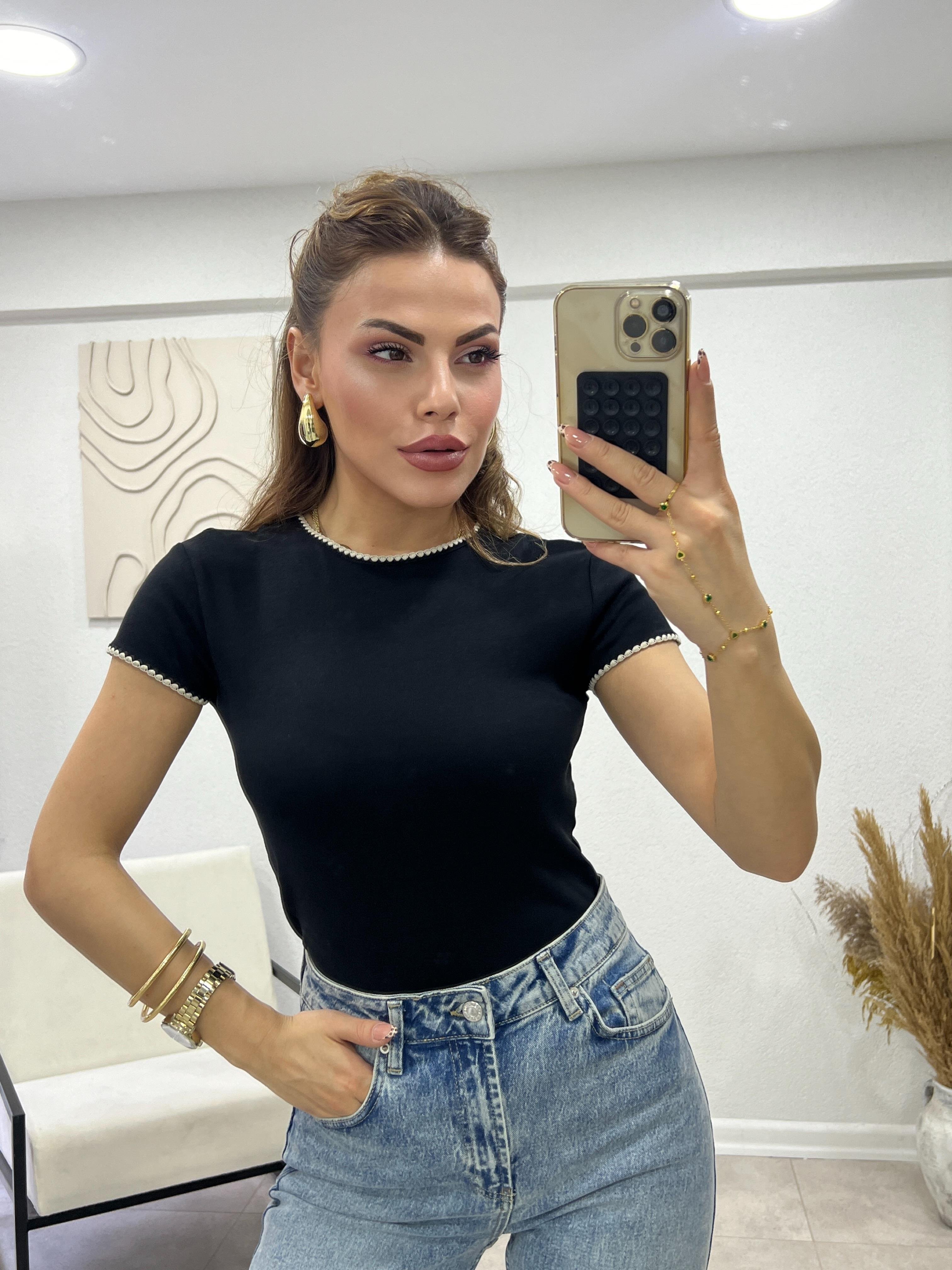 SİYAH KOL YAKA DETAYLI BASİC TSHİRT