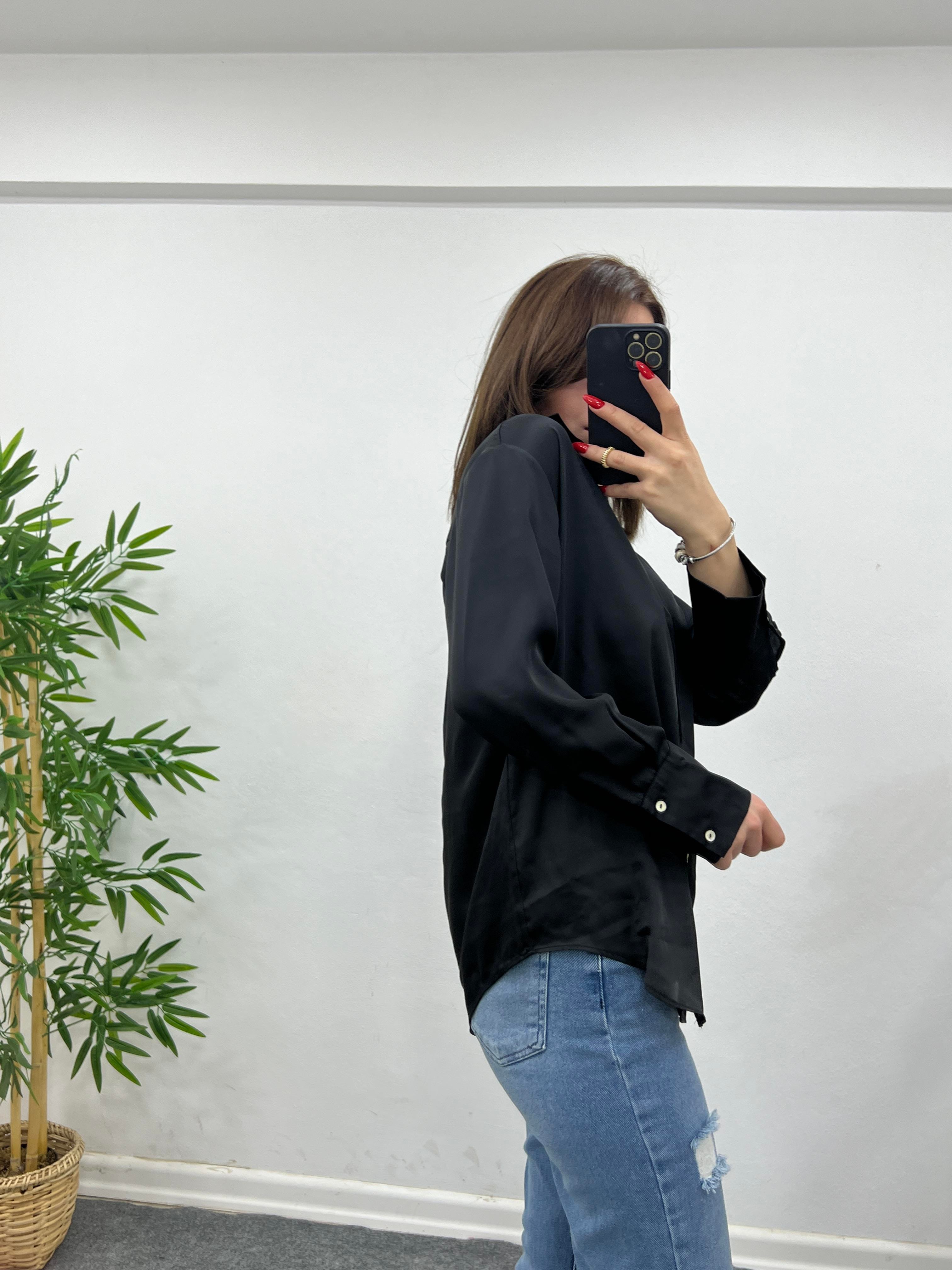 SİYAH SATEN GÖMLEK