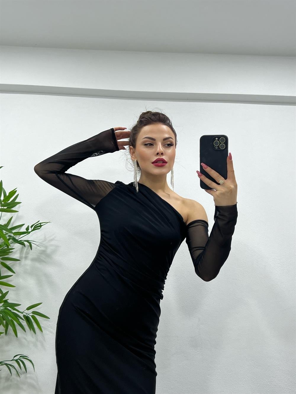 SİYAH TEK OMUZ DRAPELİ ELBİSE