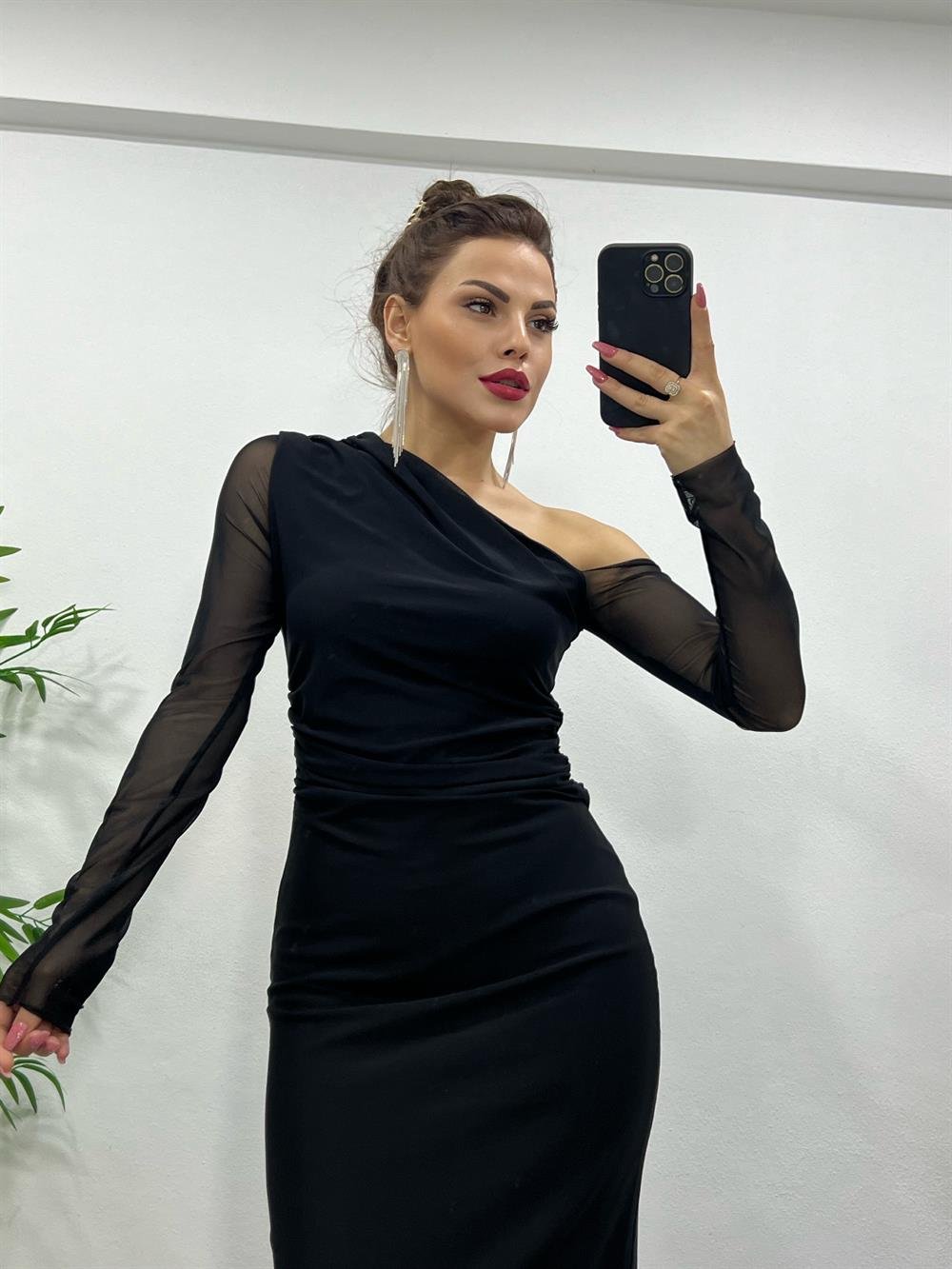 SİYAH TEK OMUZ DRAPELİ ELBİSE