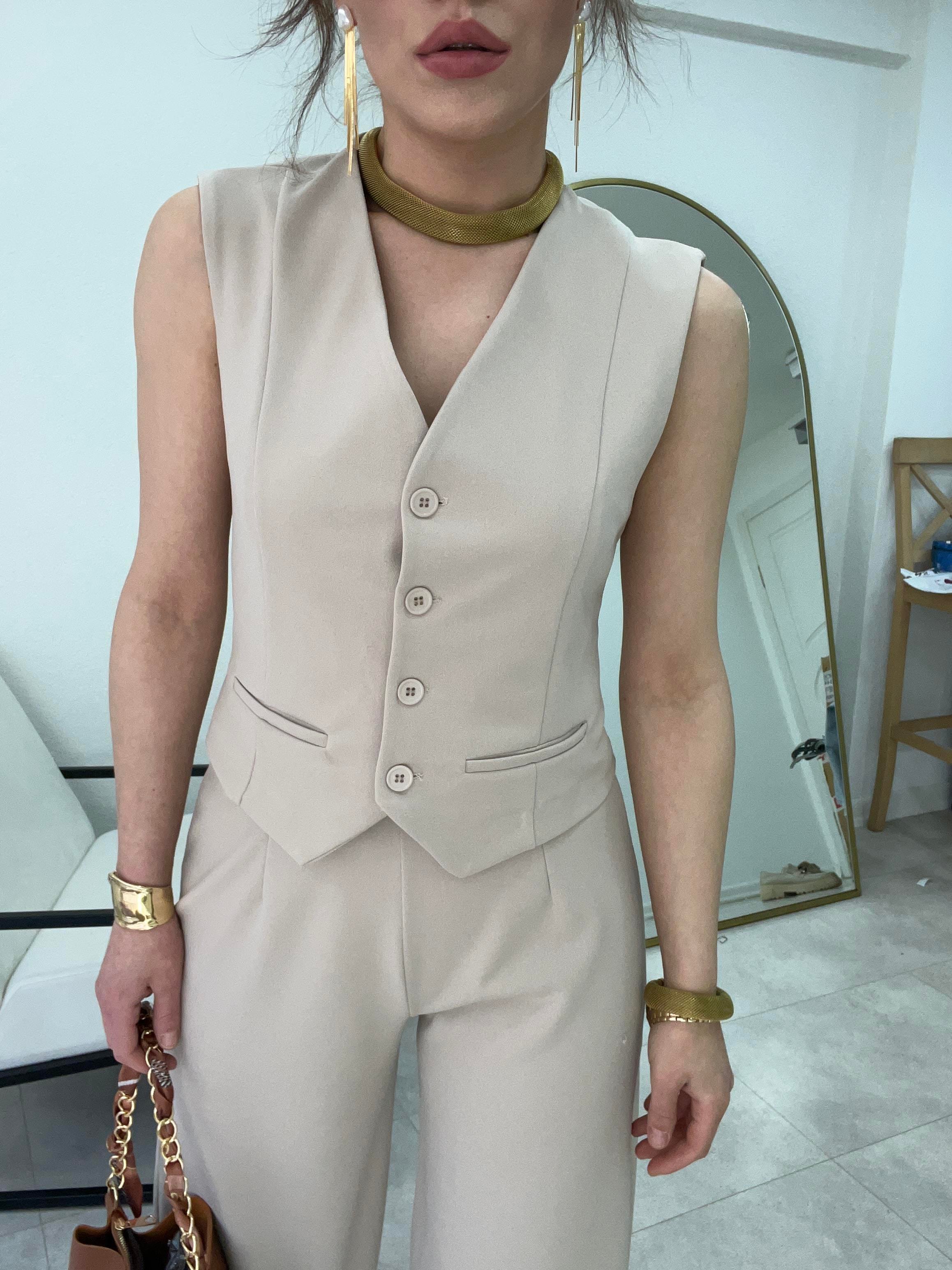 TAŞ DÜĞMELİ YELEK