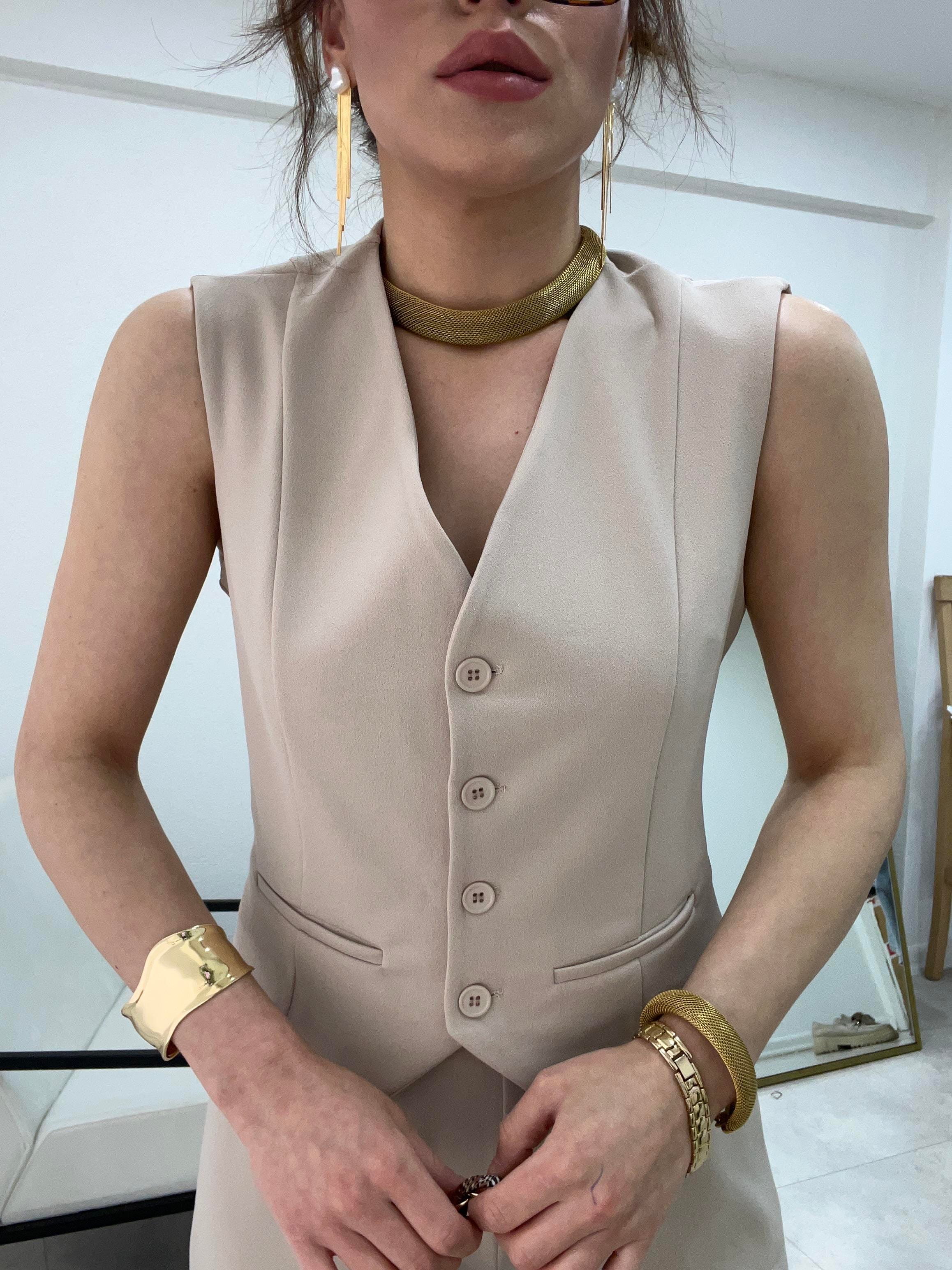 TAŞ DÜĞMELİ YELEK