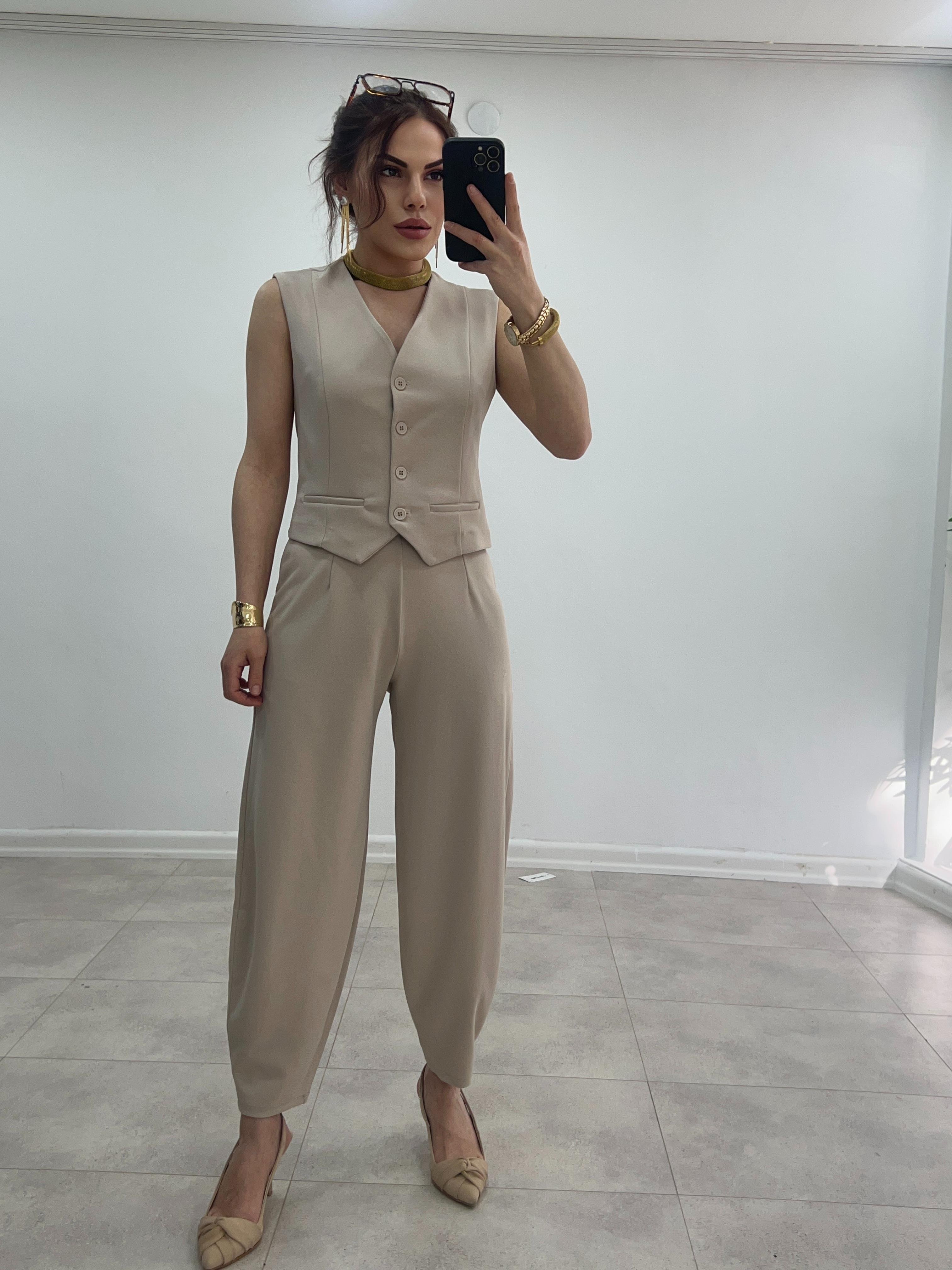 TAŞ DÜĞMELİ YELEK