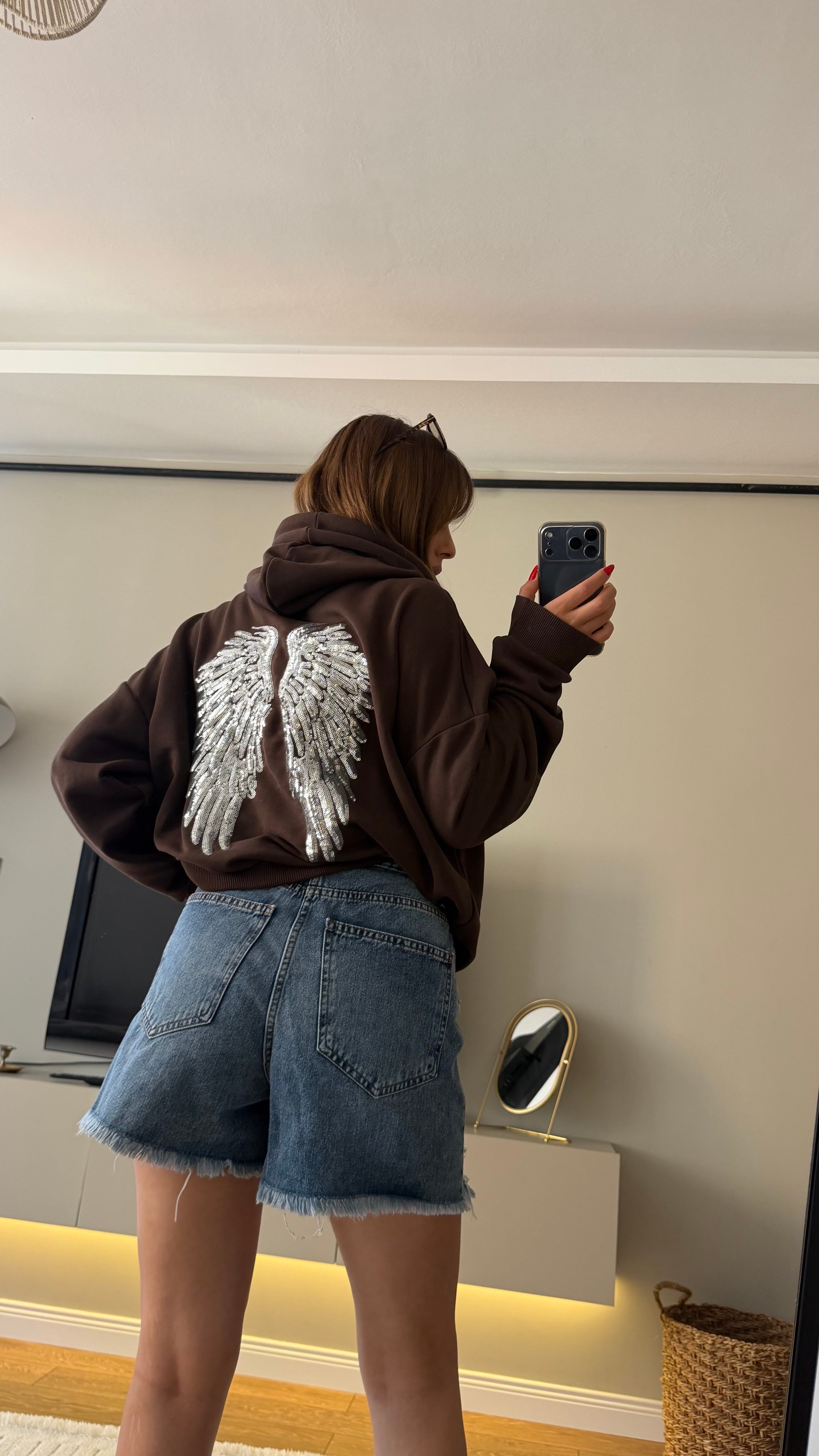 Taş İşlemeli Kanat Detaylı Kapüşonlu Sweatshırt Kahve