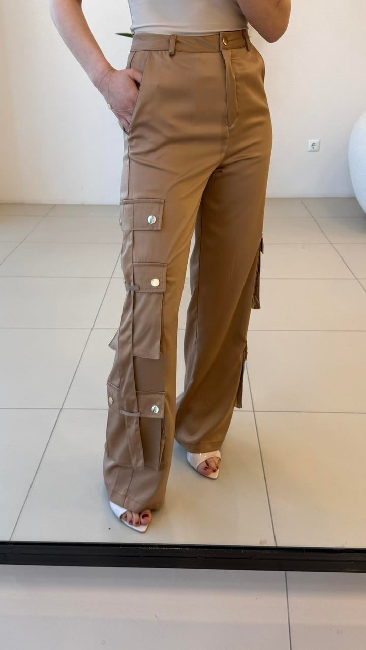 TASARIM BÜYÜK KARGO CEPLİ SATEN PANTOLON CAMEL