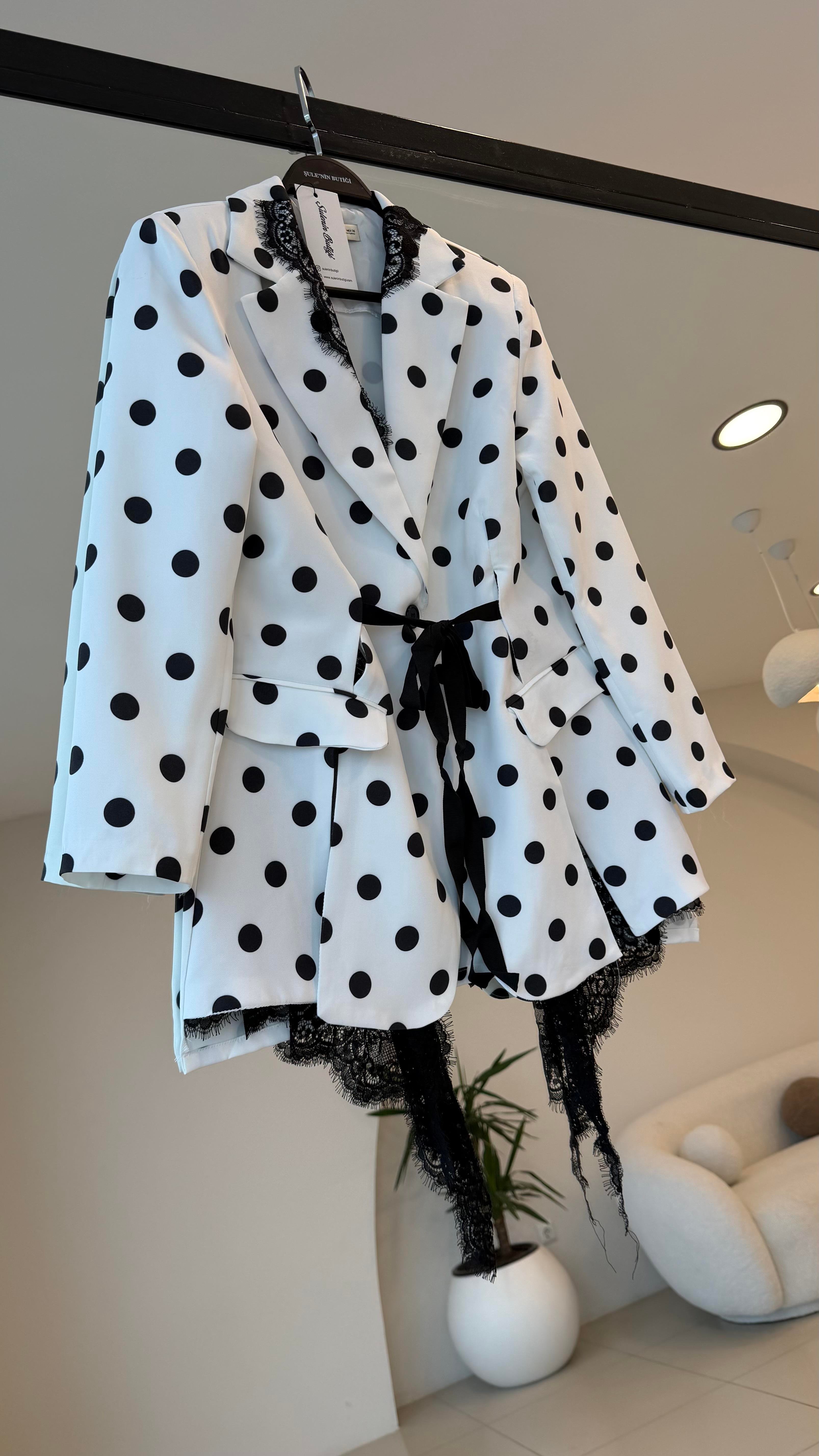 TASARIM DANTELLİ PUANTİYELİ CEKET