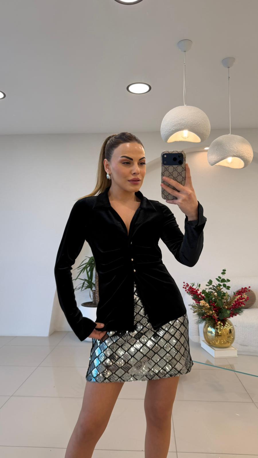 TASARIM GÖĞÜS PİLELİ KADİFE BLUZ SİYAH