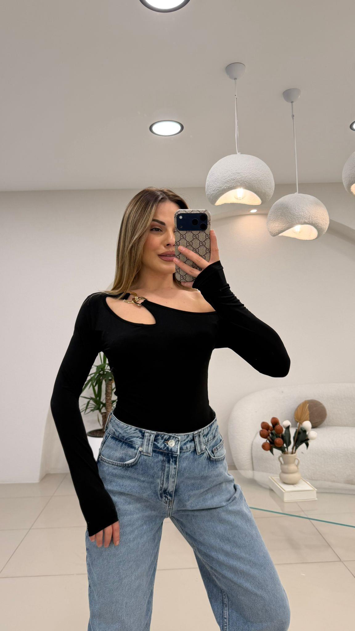 TASARIM GOLD AKSESUAR DETAYLI BLUZ SİYAH