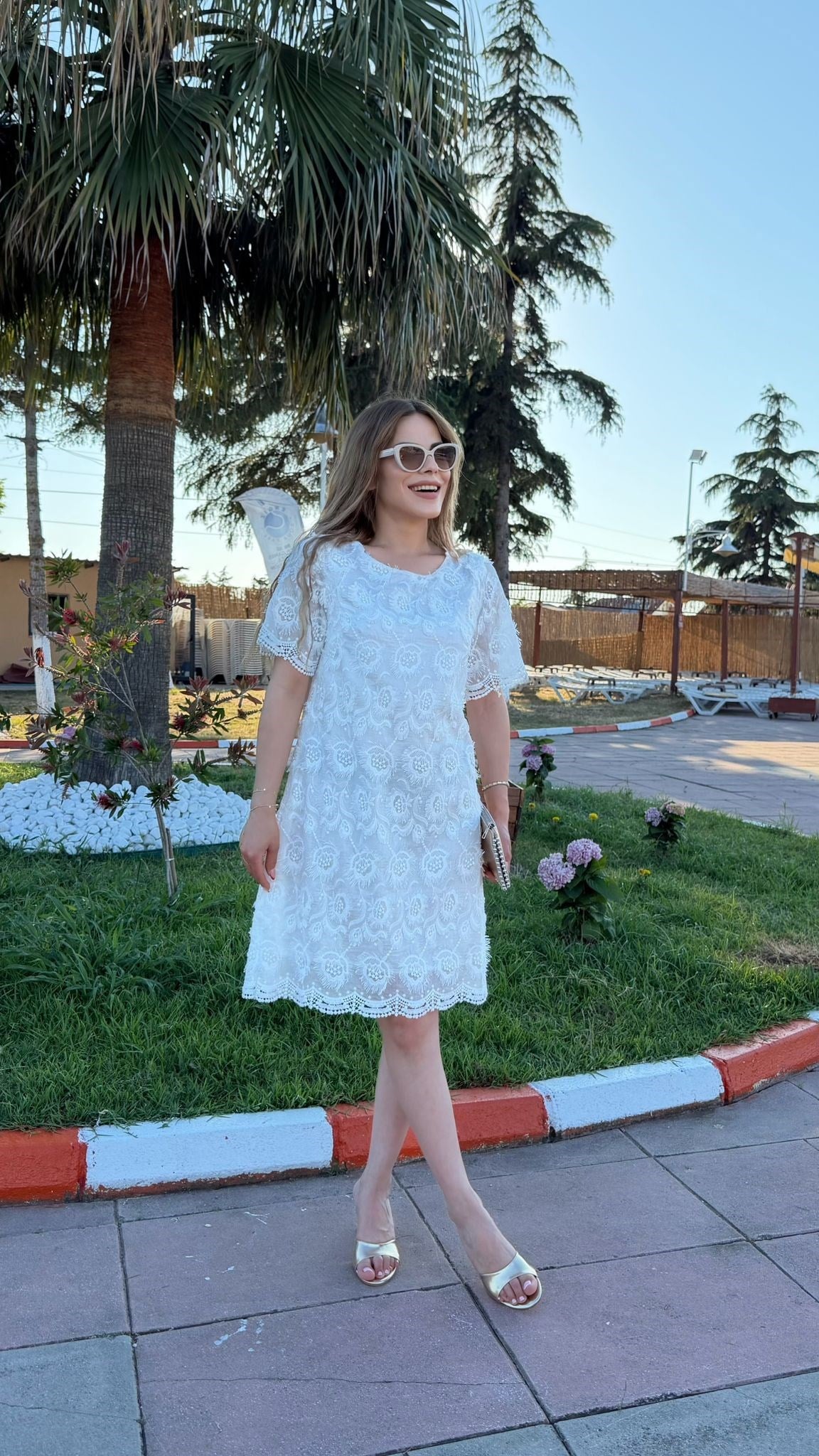 TASARIM GÜPÜRLÜ BASİC BEYAZ ELBİSE 