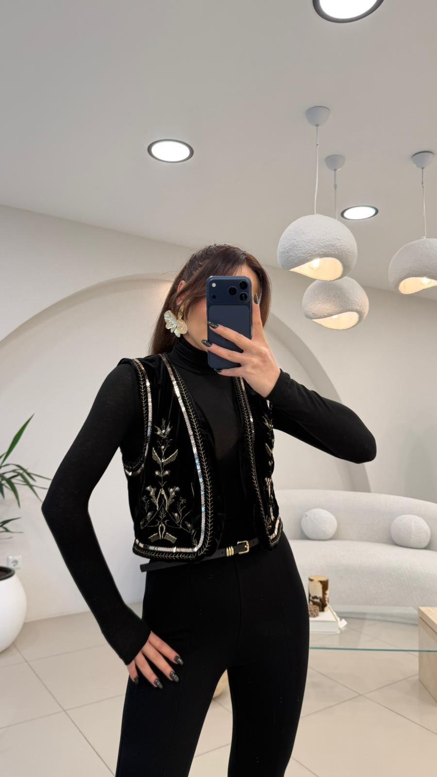 TASARIM İŞLEMELİ KADİFE YELEK