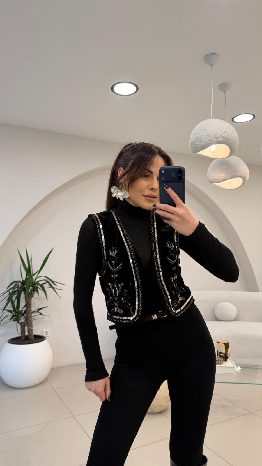 TASARIM İŞLEMELİ KADİFE YELEK