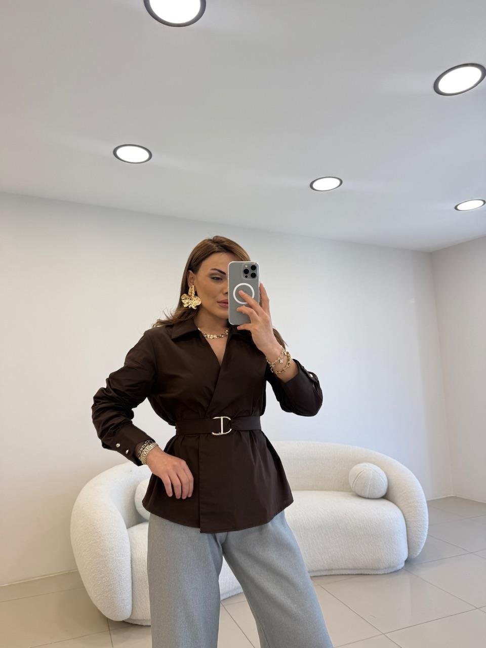 TASARIM KEMERLİ POPLİN GÖMLEK KAHVE