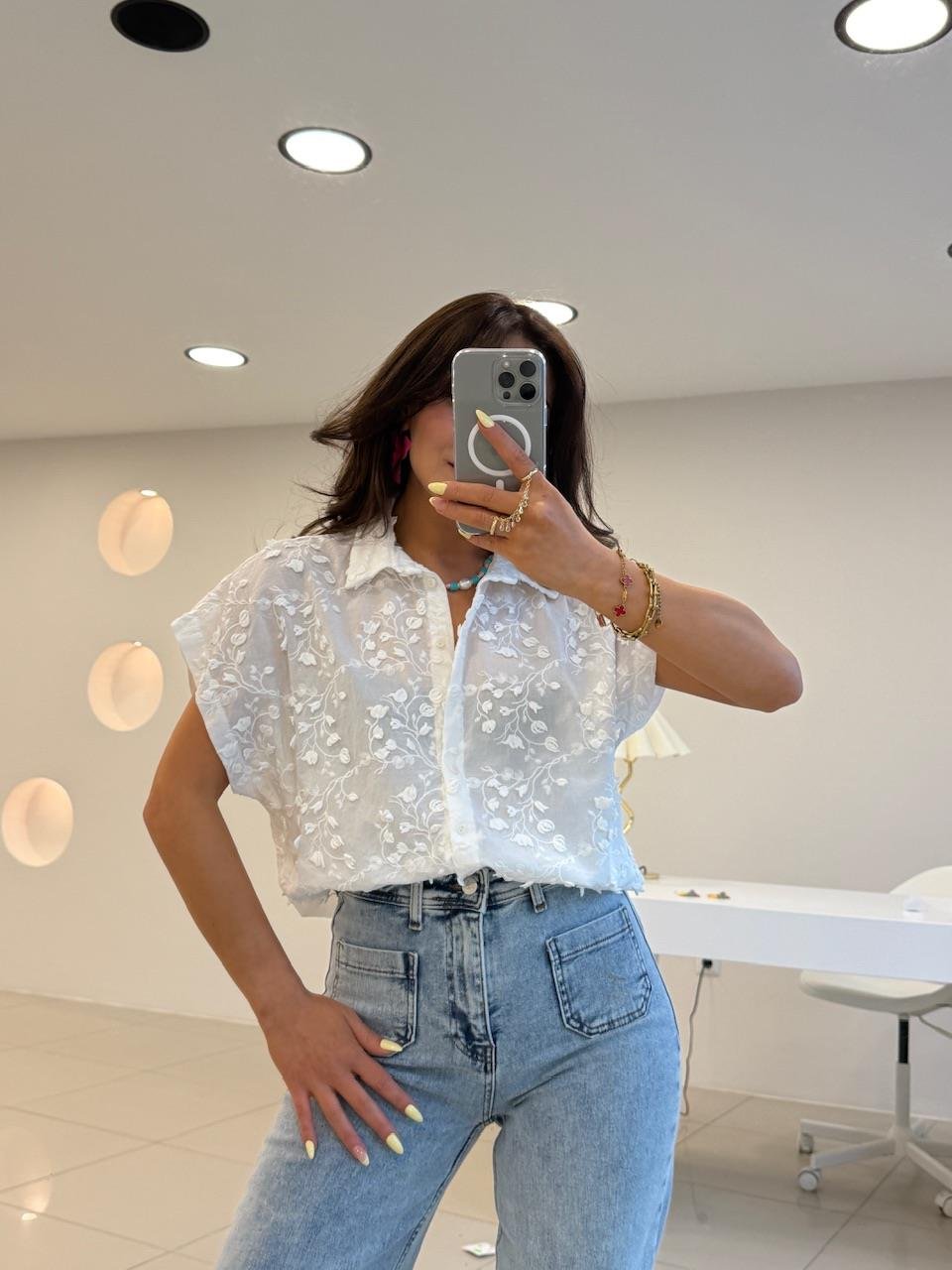 TASARIM ÖZEL SERİ İŞLEMELİ GÖMLEK