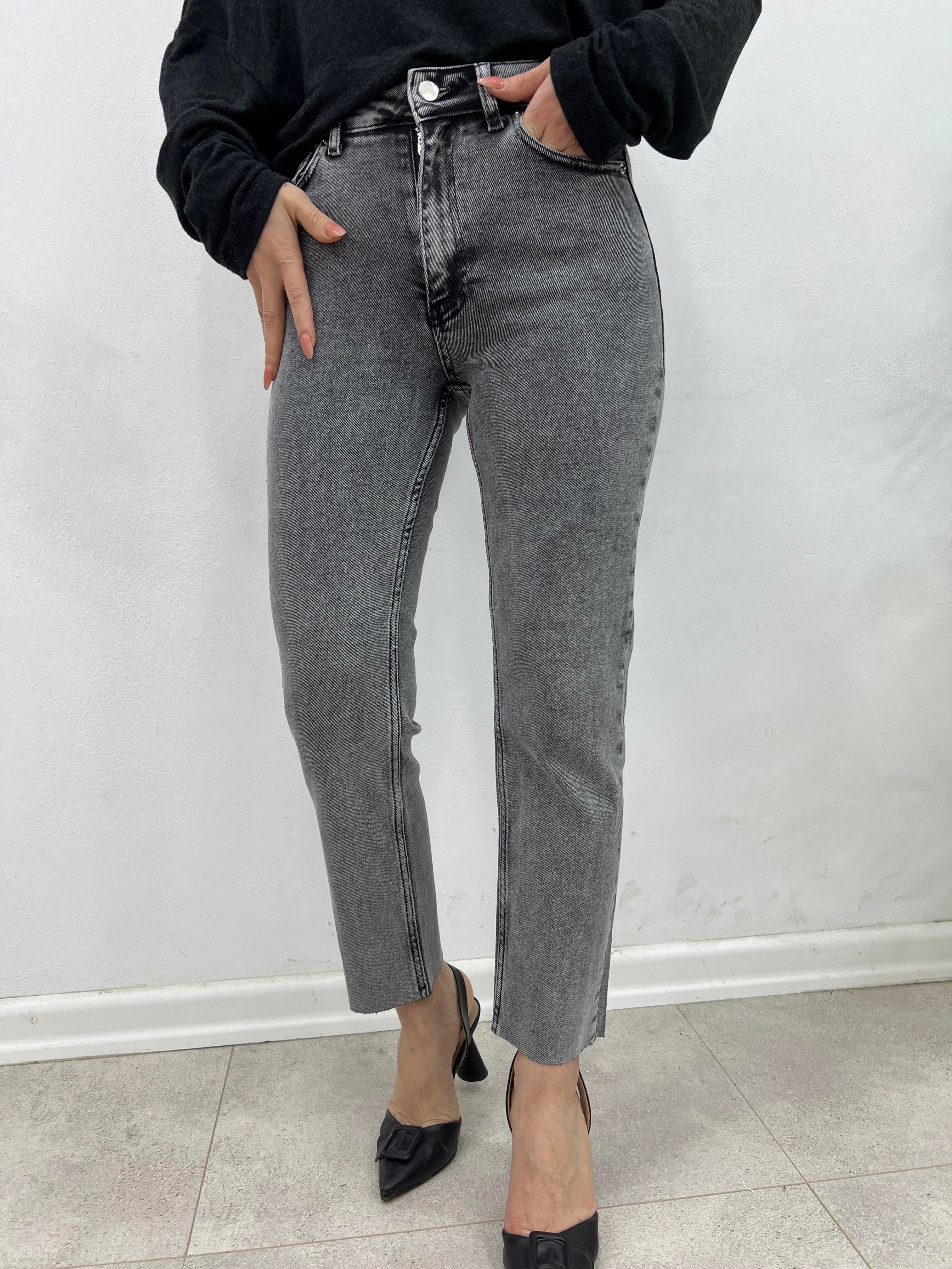 TAŞLANMIŞ GRİ MOM JEAN
