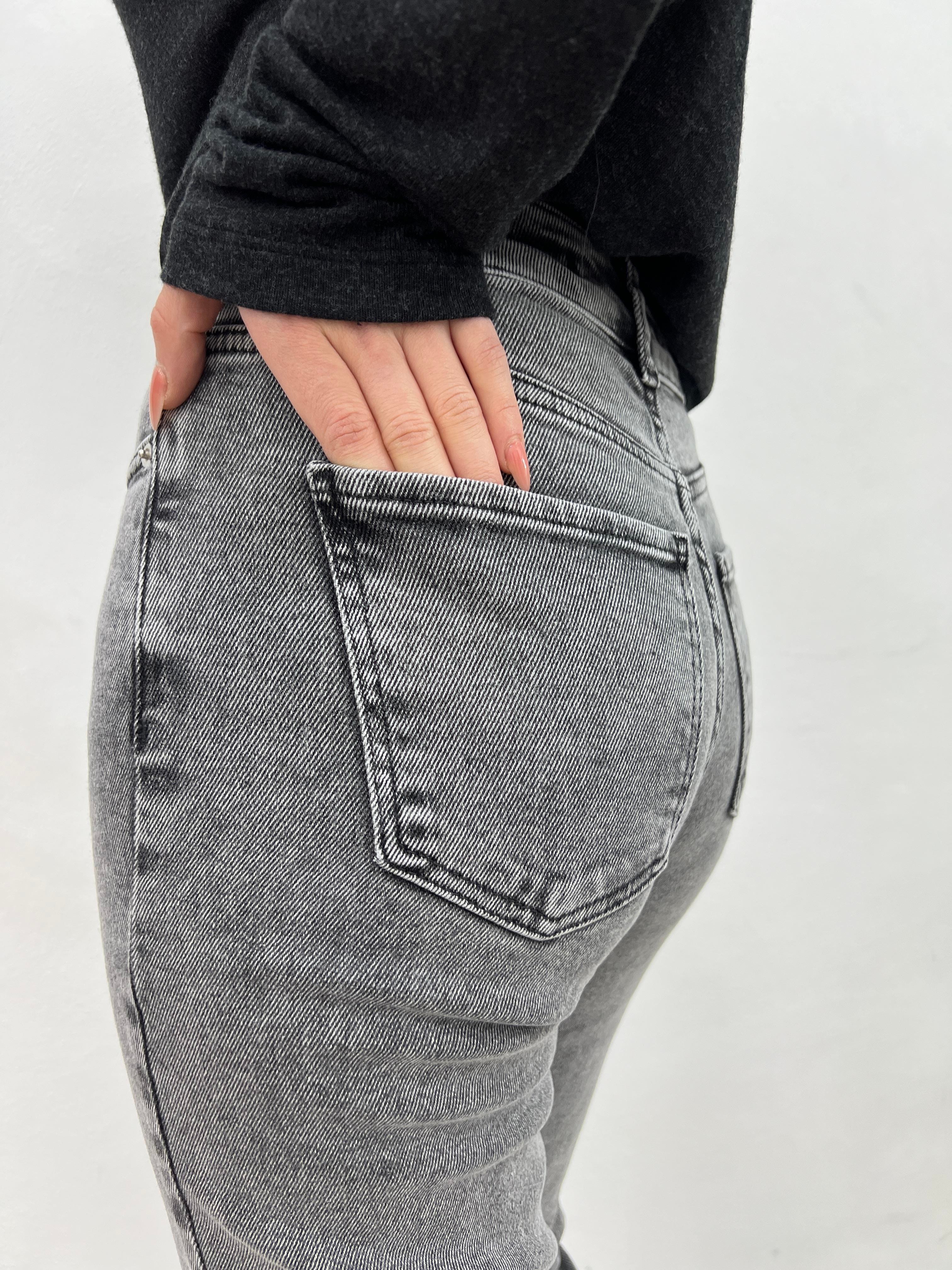 TAŞLANMIŞ GRİ MOM JEAN