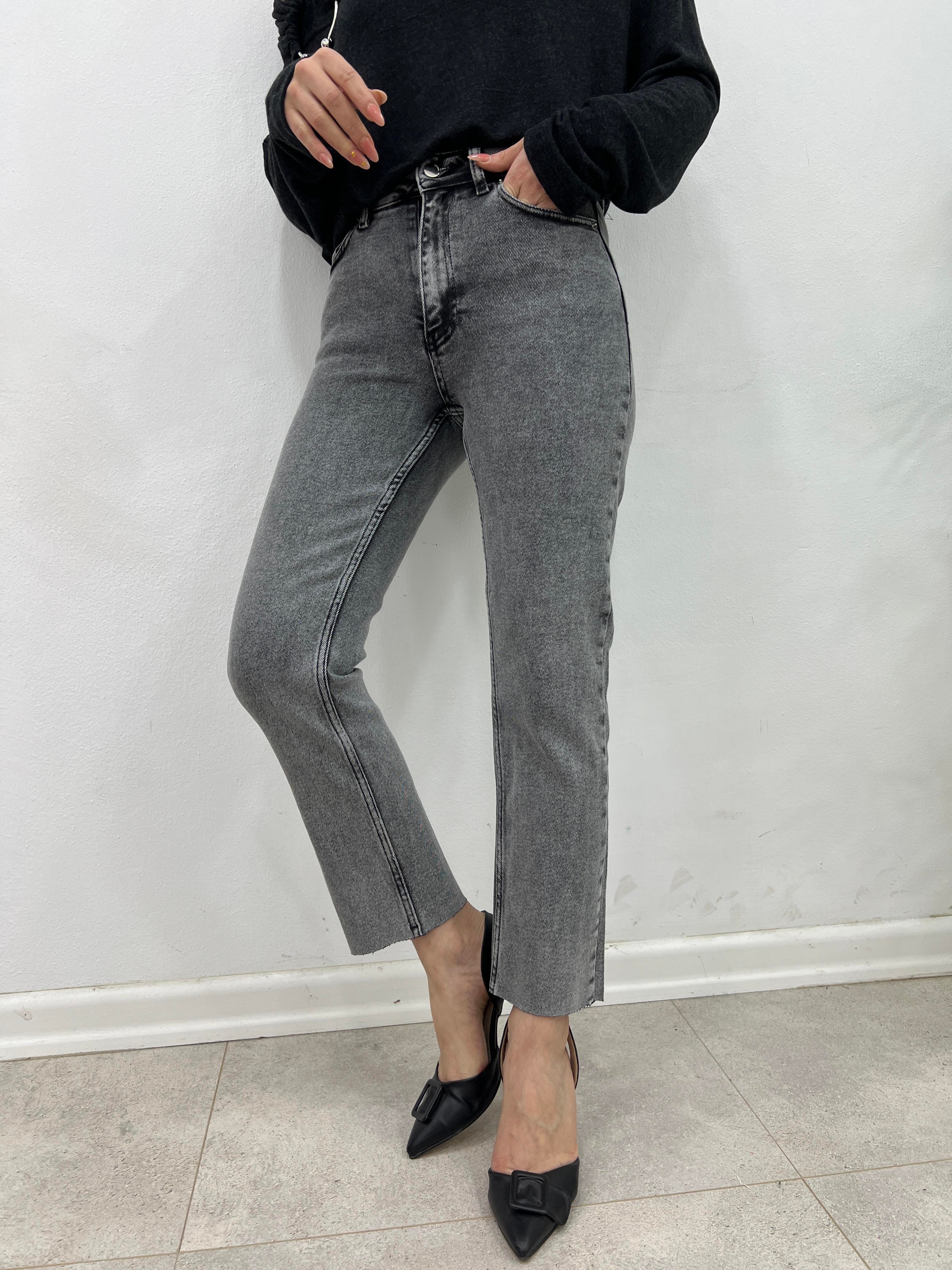 TAŞLANMIŞ GRİ MOM JEAN
