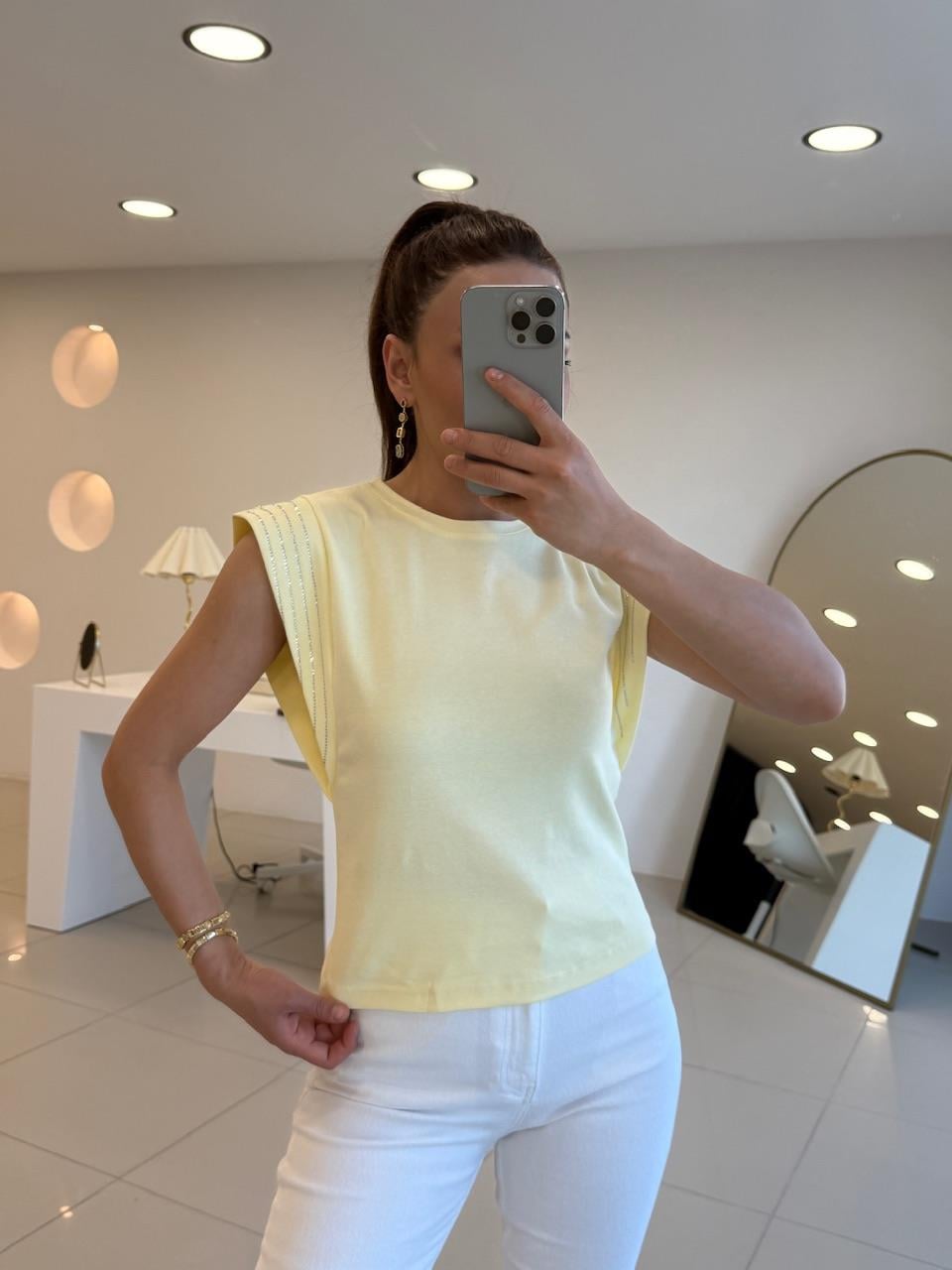 TAŞLI KOLSUZ TSHIRT SARI