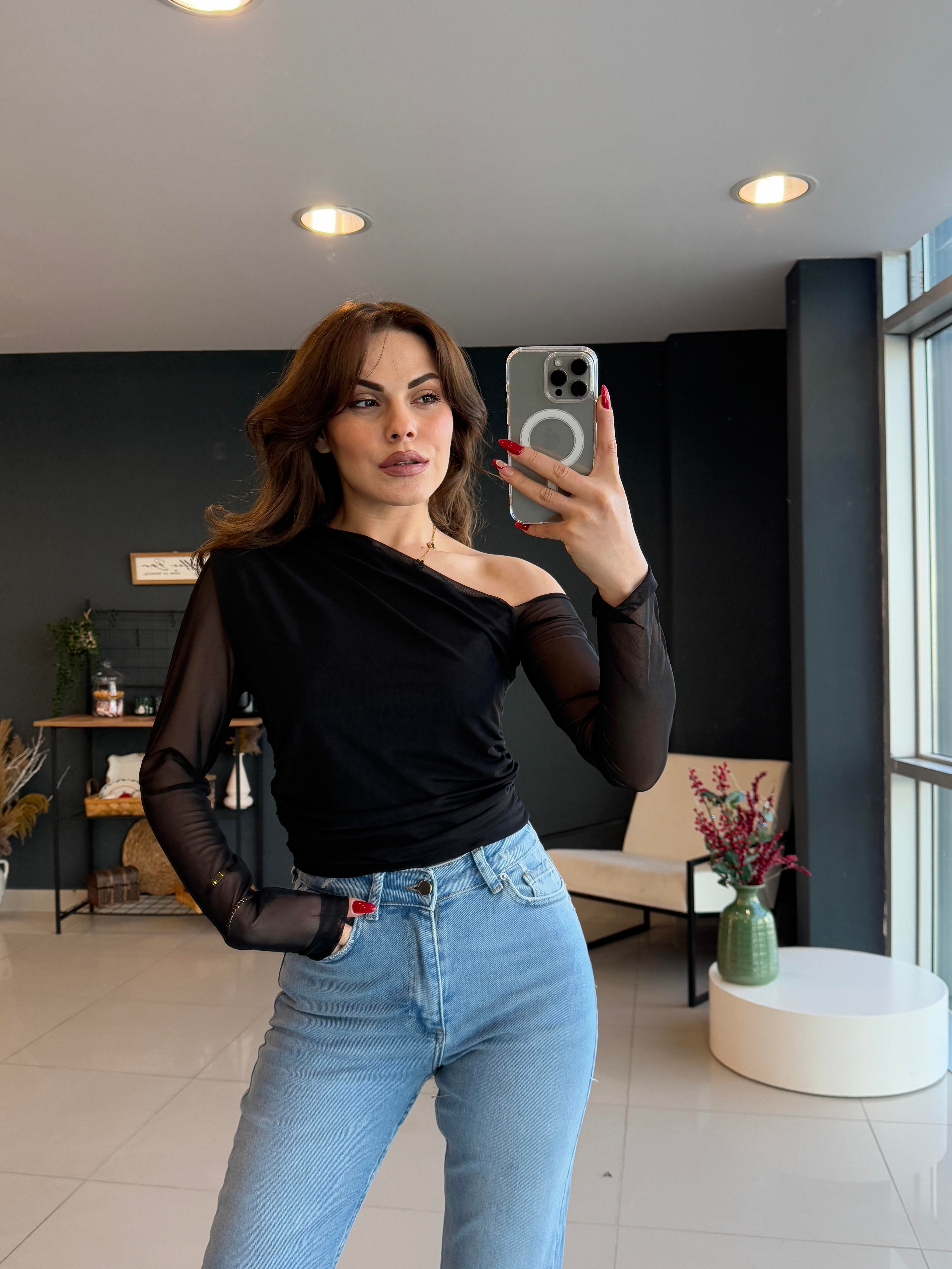 TEK OMUZ DEKOLTELİ TÜL BLUZ SİYAH