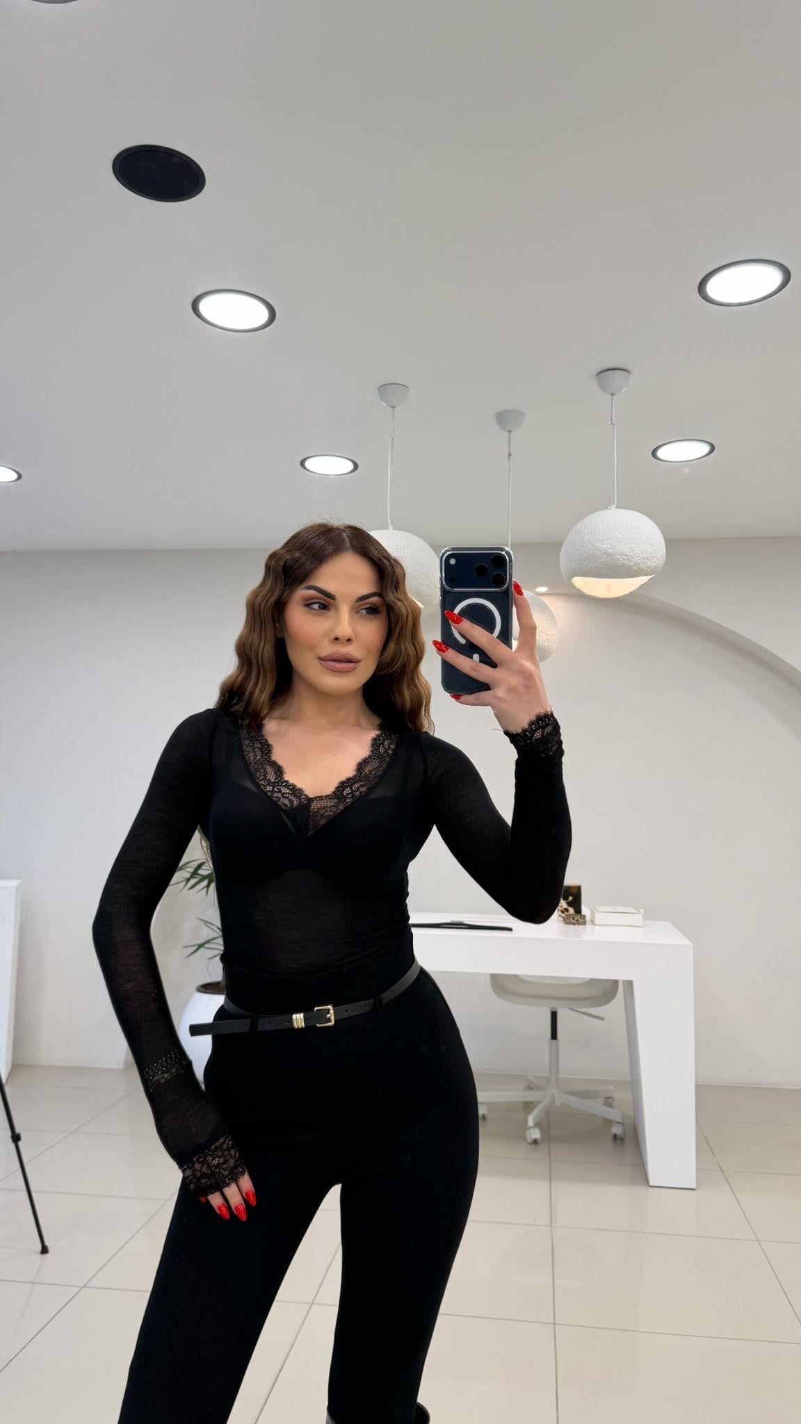 TRANSPARAN DANTELLİ V  YAKA BLUZ SİYAH