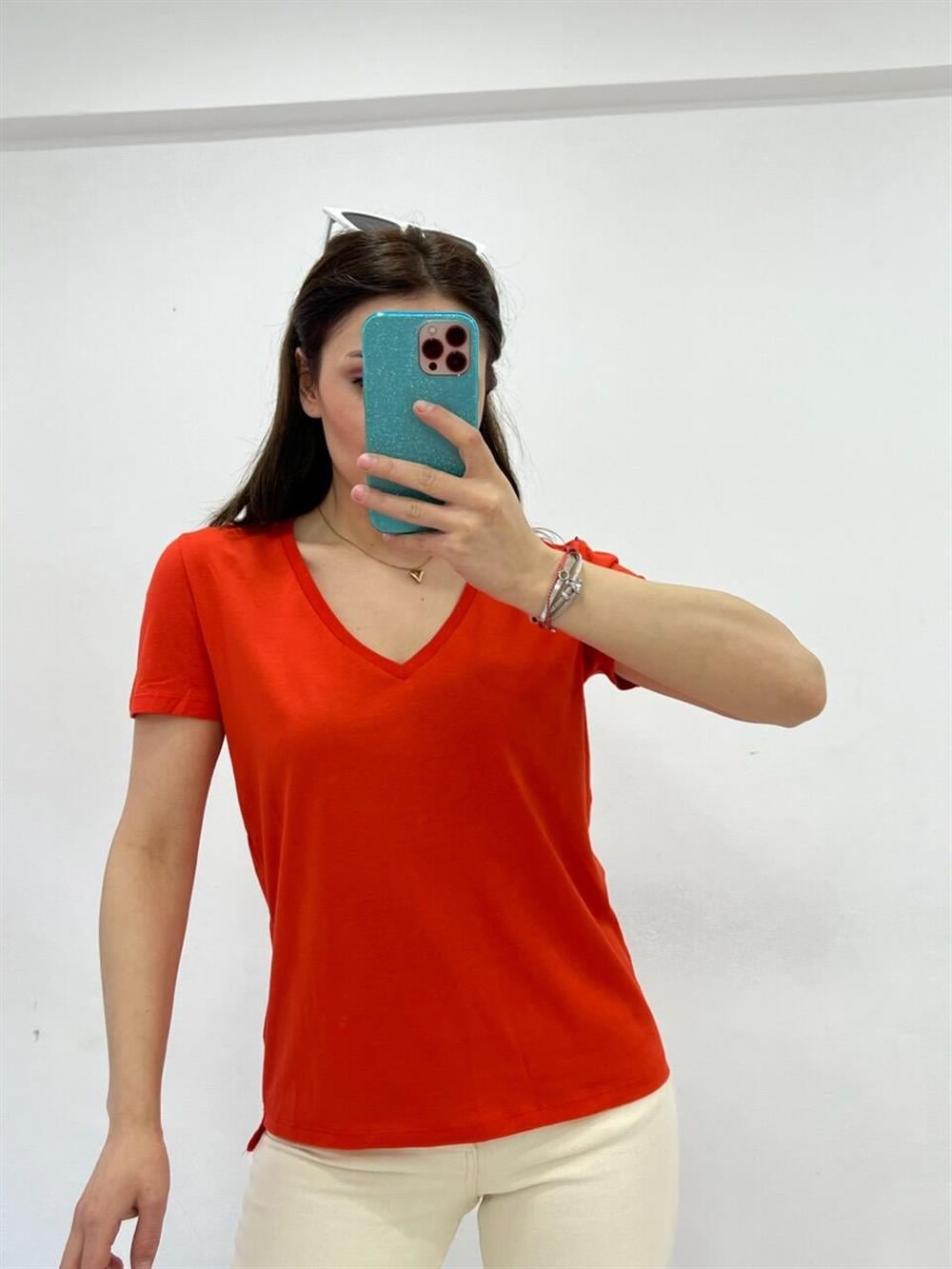 TURUNCU DİLVİN V YAKA BASİC TSHİRT