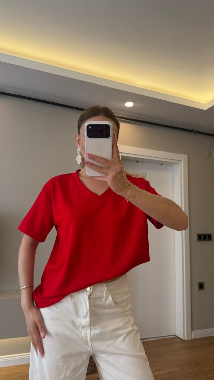 V  YAKA BASİC TSHIRT KIRMIZI