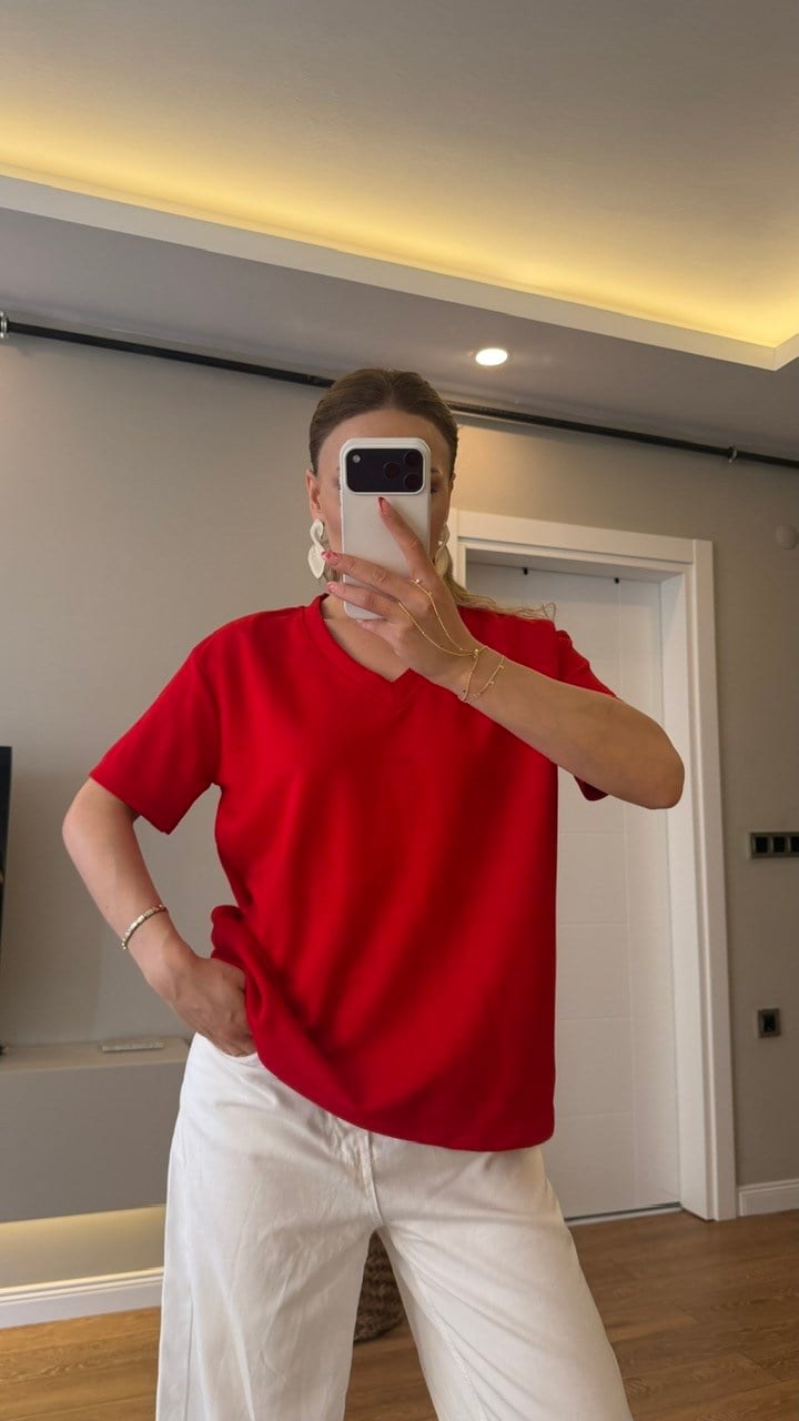 V  YAKA BASİC TSHIRT KIRMIZI