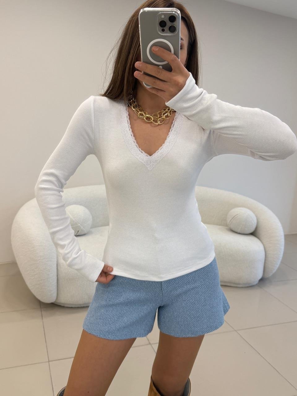 V YAKA DANTELLİ FİTİLLİ BLUZ