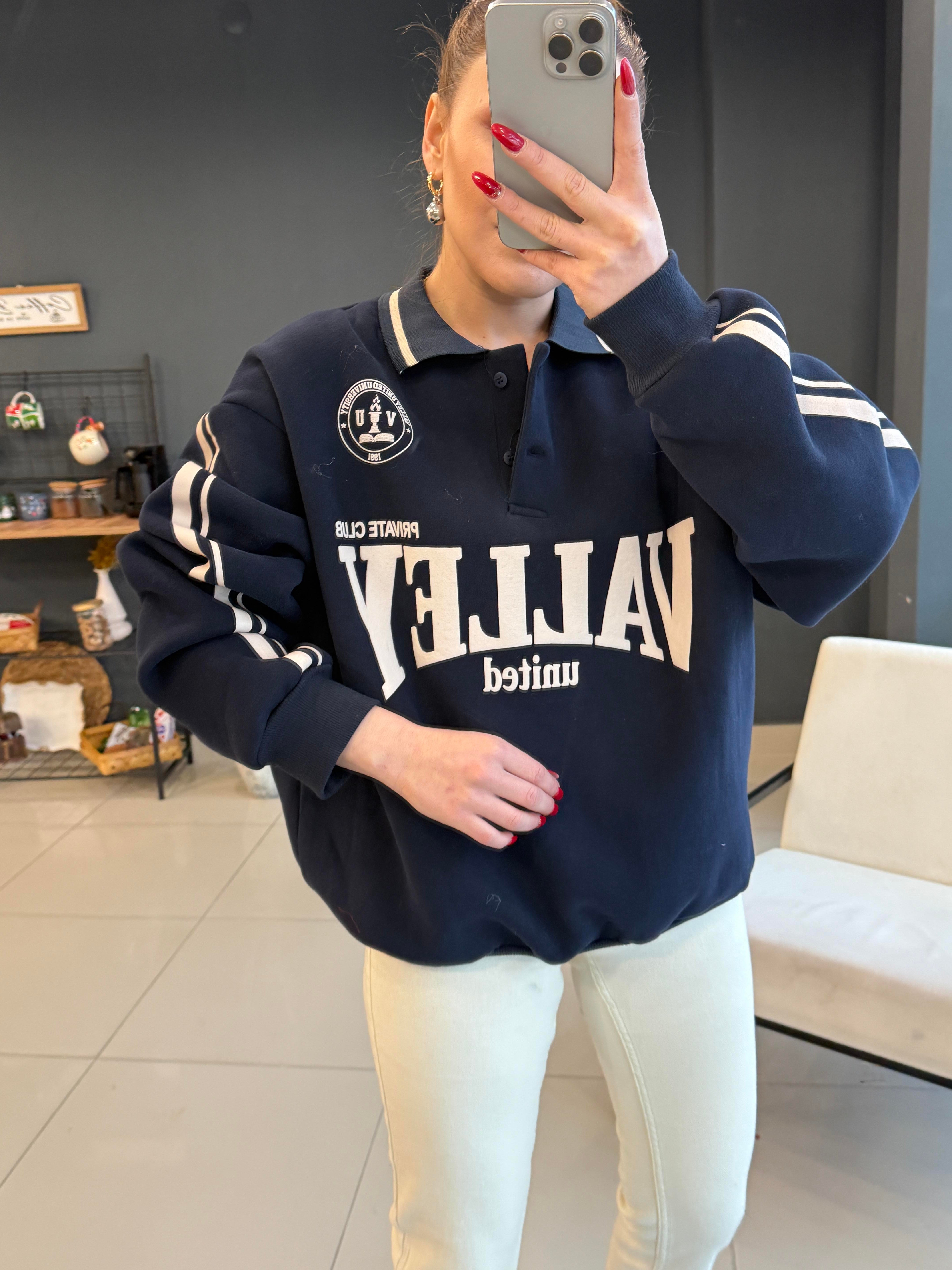 YAKASI DÜĞMELİ LACİVERT SWEATSHIRT