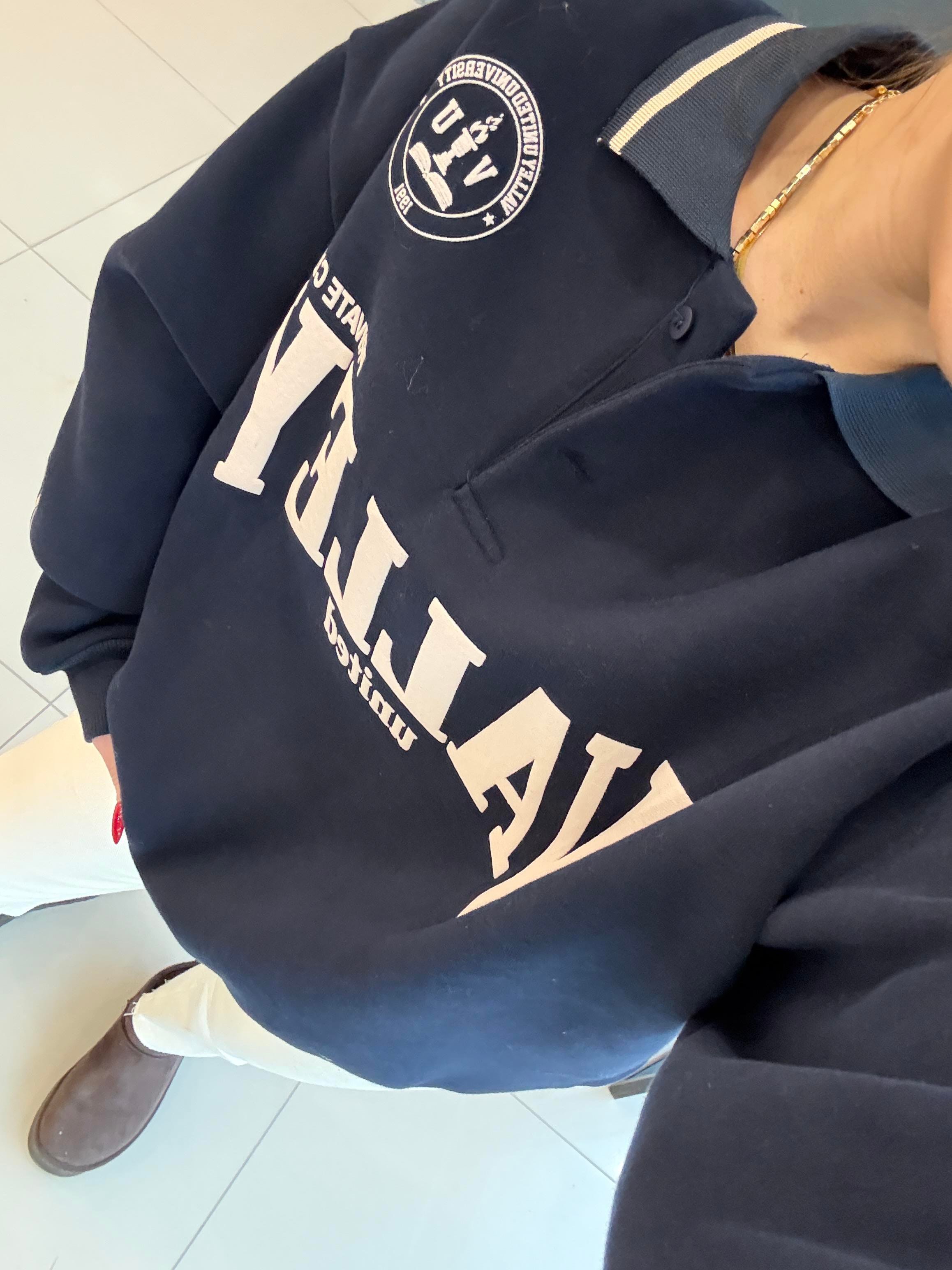 YAKASI DÜĞMELİ LACİVERT SWEATSHIRT