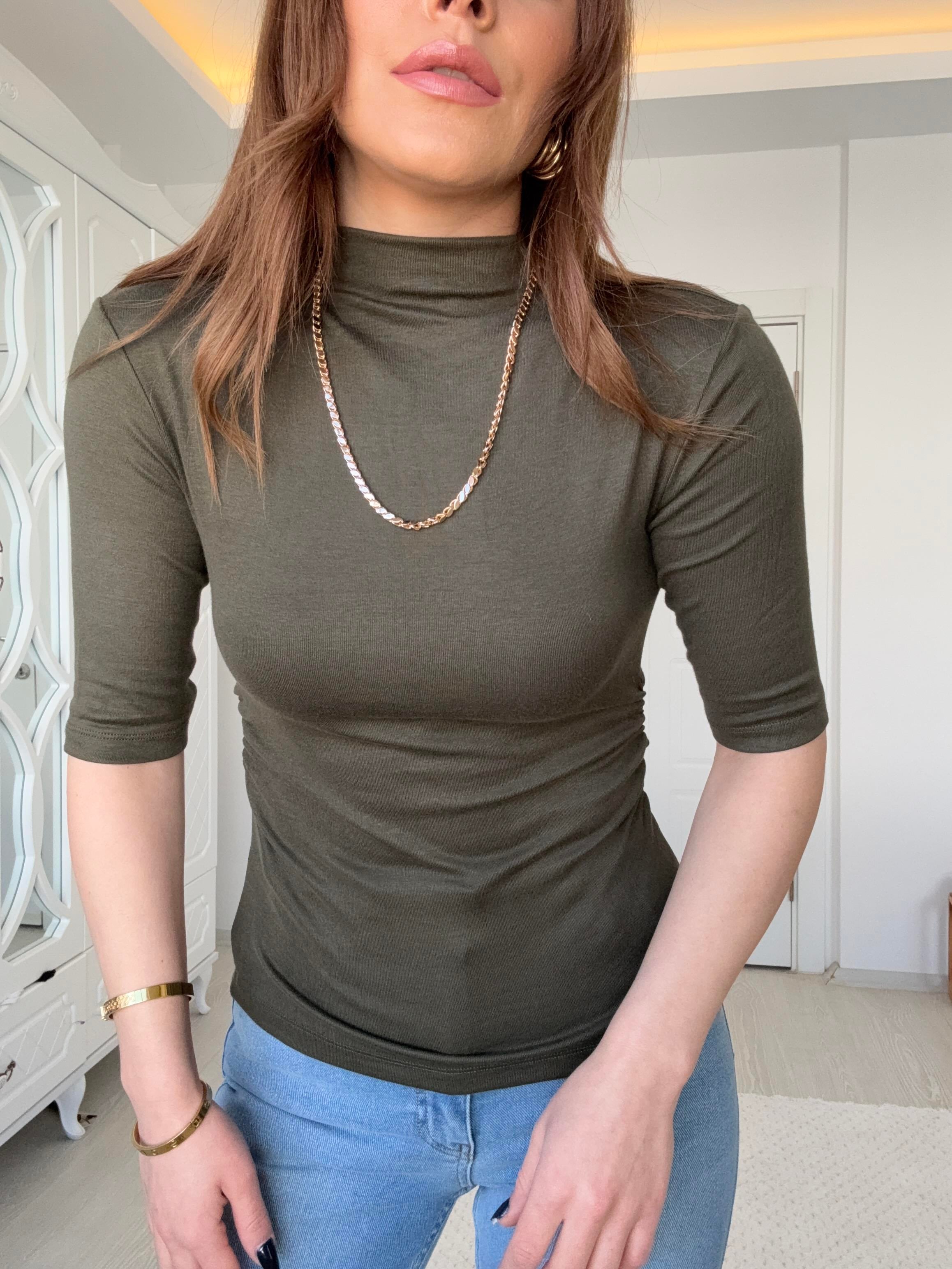 YANLARI DRAPELİ DİK YAKA BLUZ YEŞİL