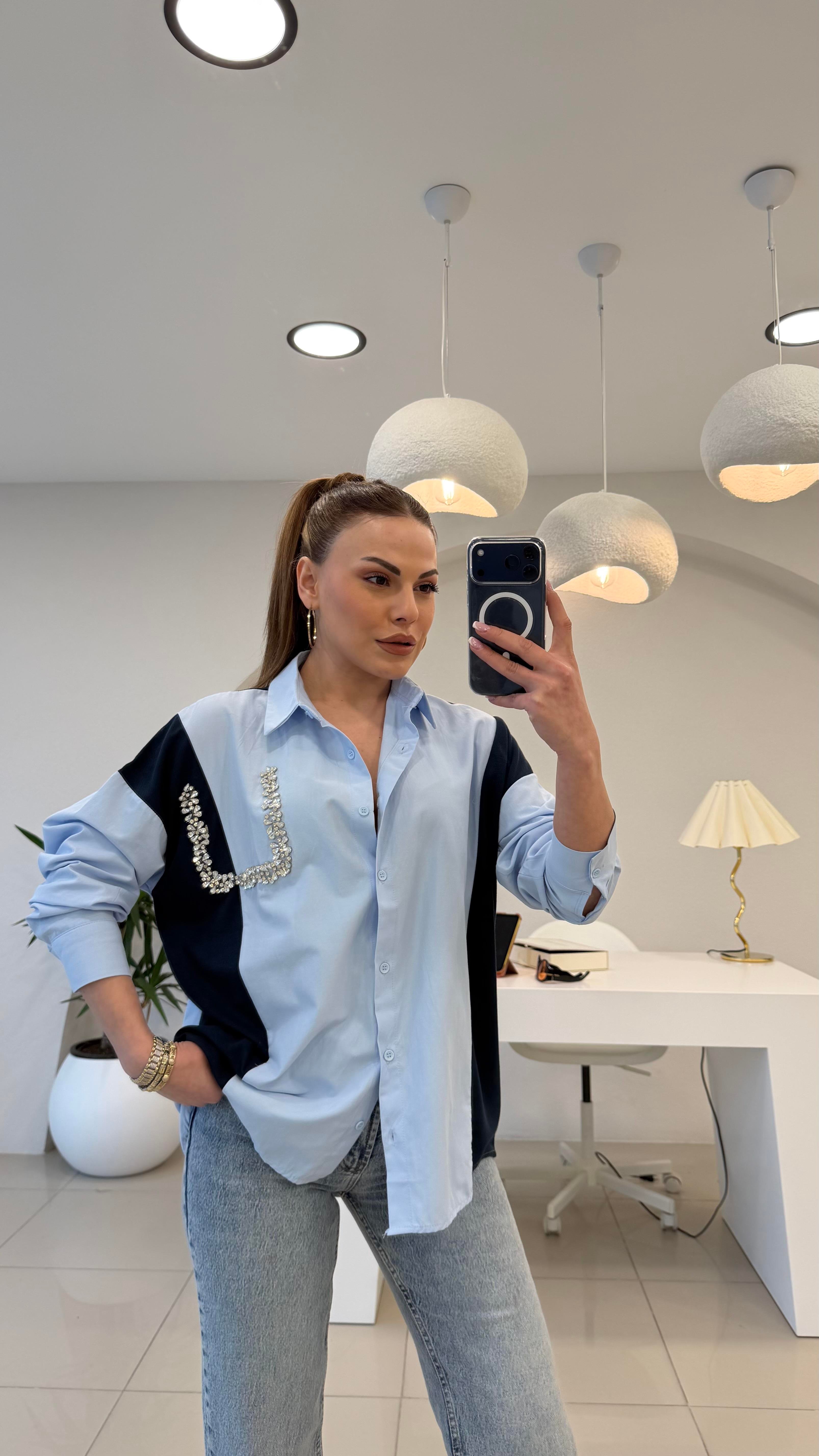 YANLARI LACİVERT  ŞERİTLİ TAŞLI POPLİN GÖMLEK MAVİ