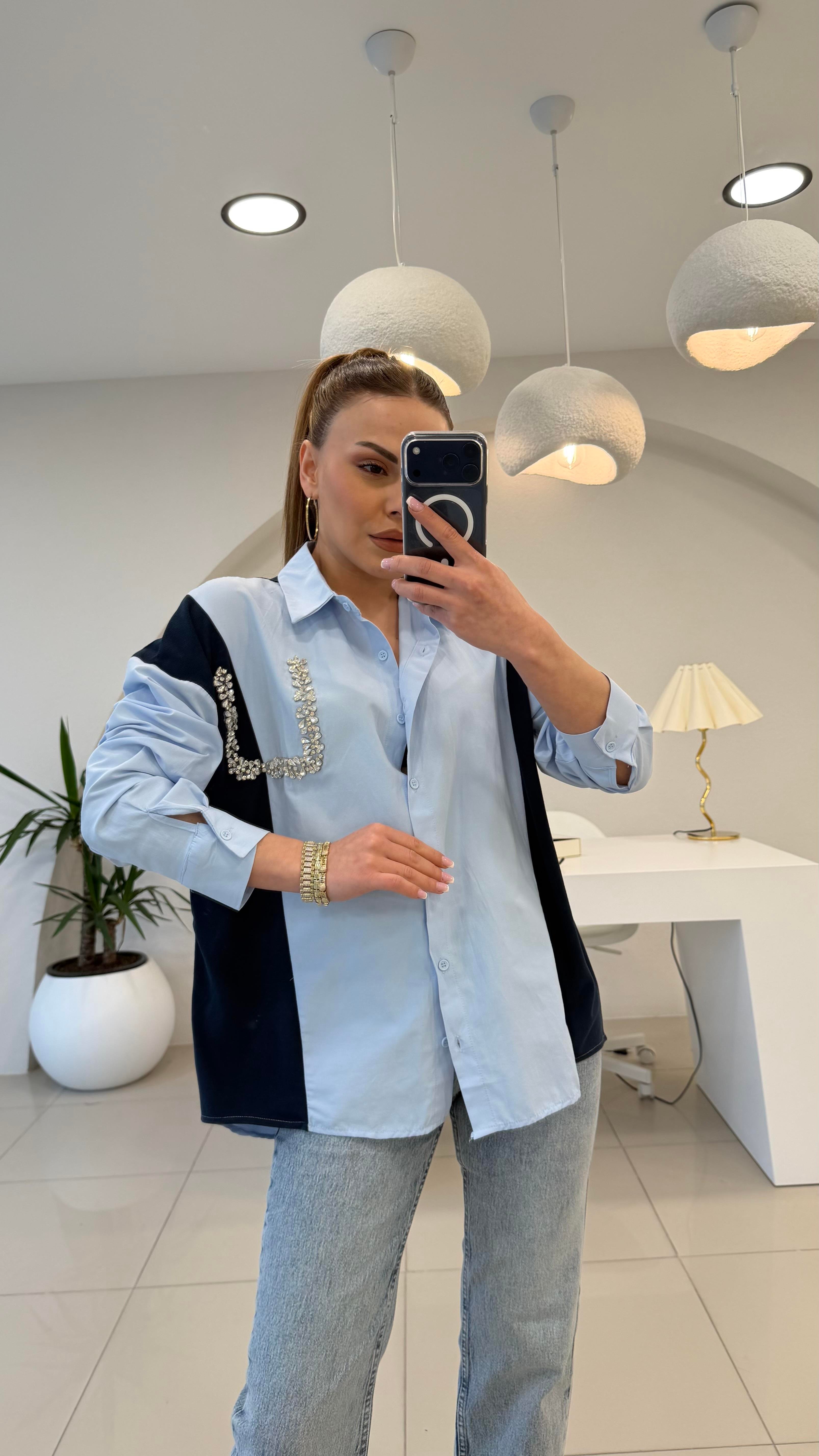YANLARI LACİVERT  ŞERİTLİ TAŞLI POPLİN GÖMLEK MAVİ