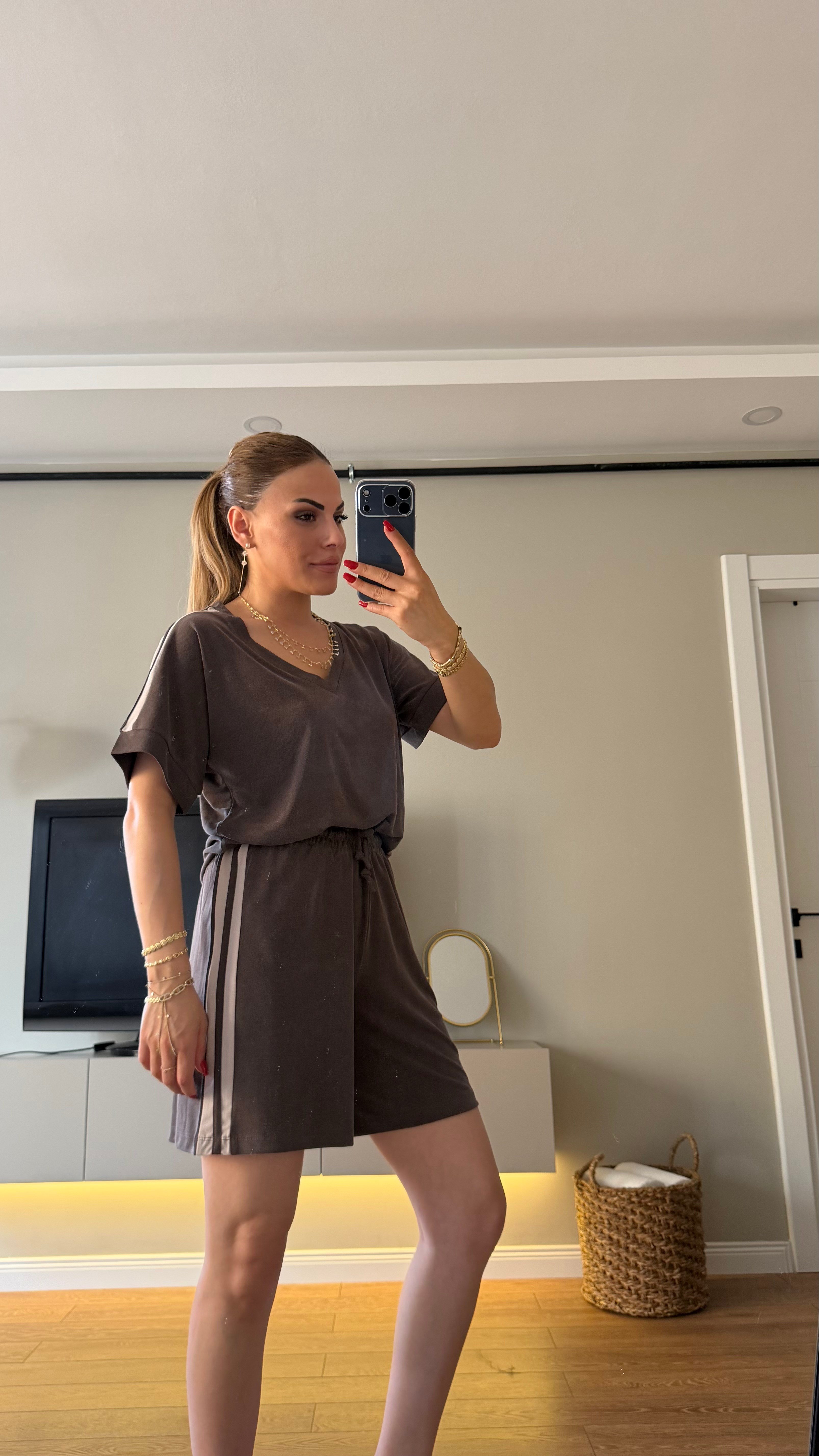 Yanları Şerit Detaylı Şortlu Takım Kahve