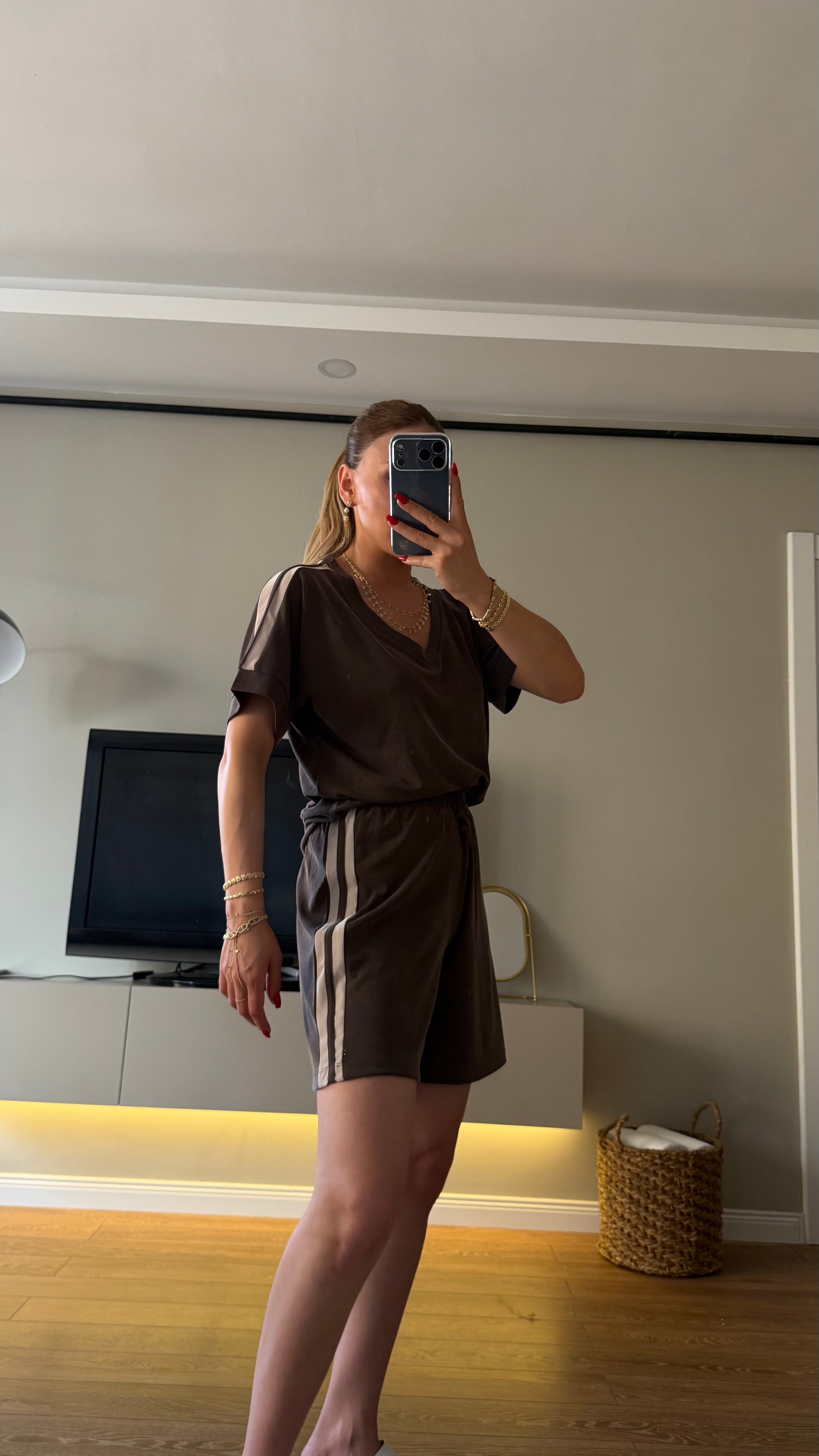 Yanları Şerit Detaylı Şortlu Takım Kahve